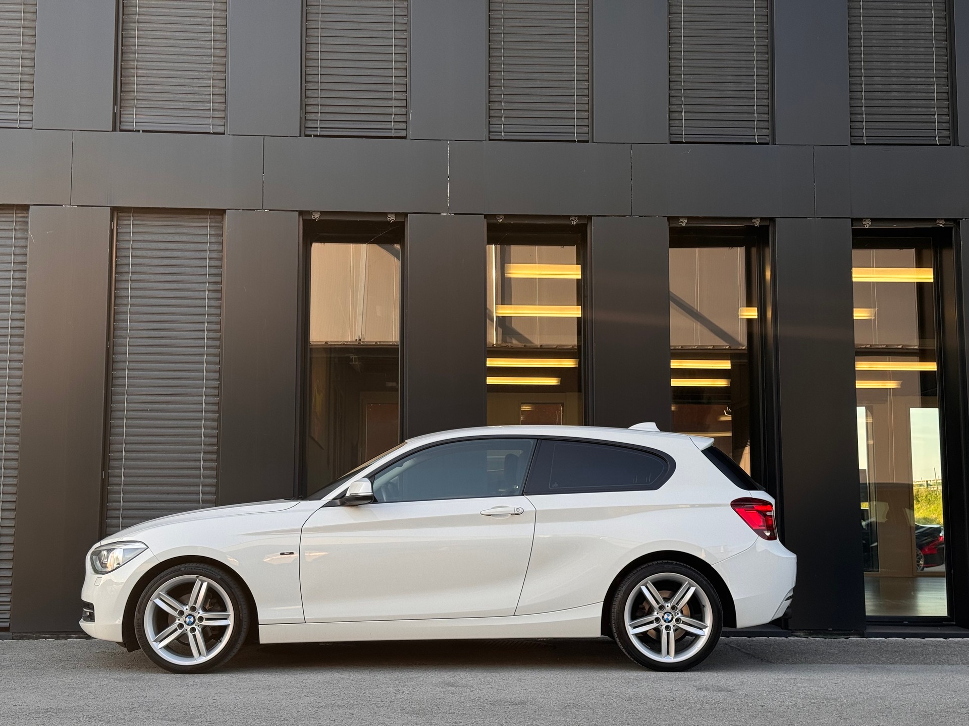 BMW 116i Sport Line Steptronic-image-3