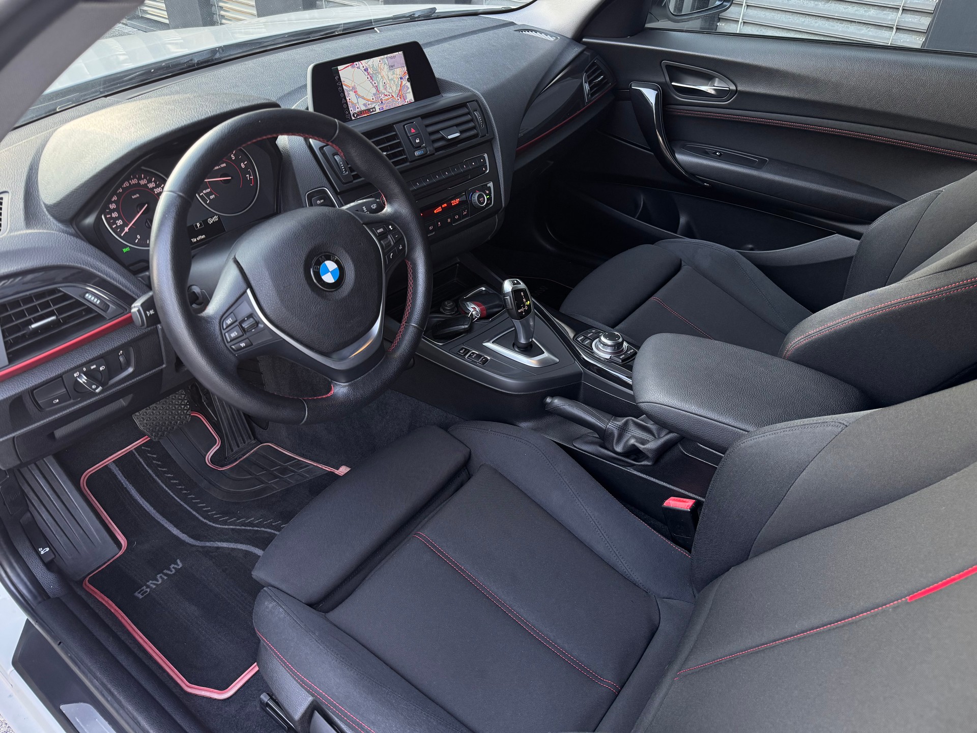 BMW 116i Sport Line Steptronic-image-12