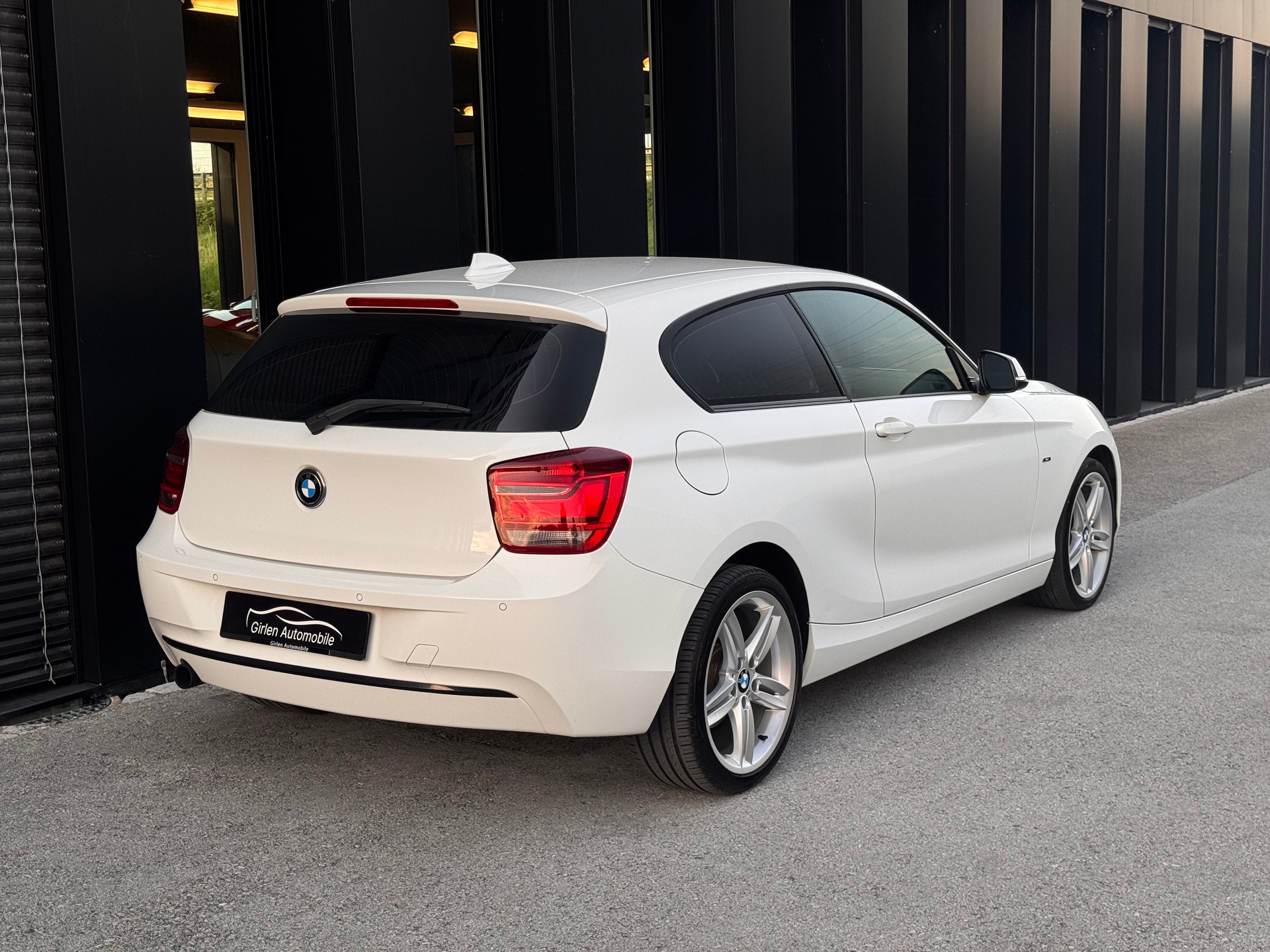 BMW 116i Sport Line Steptronic-image-10