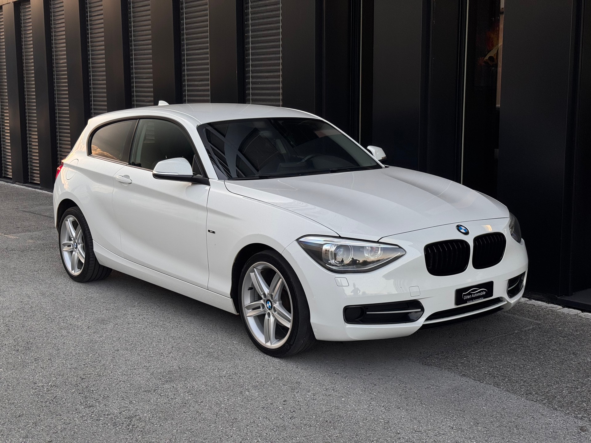 BMW 116i Sport Line Steptronic-image-8