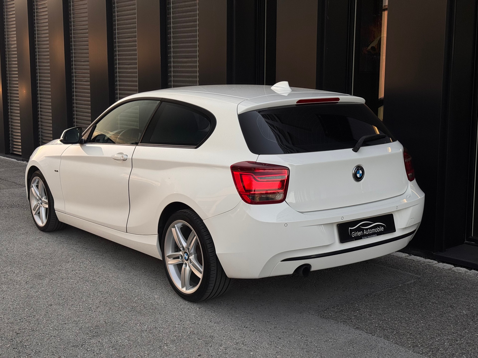 BMW 116i Sport Line Steptronic-image-4