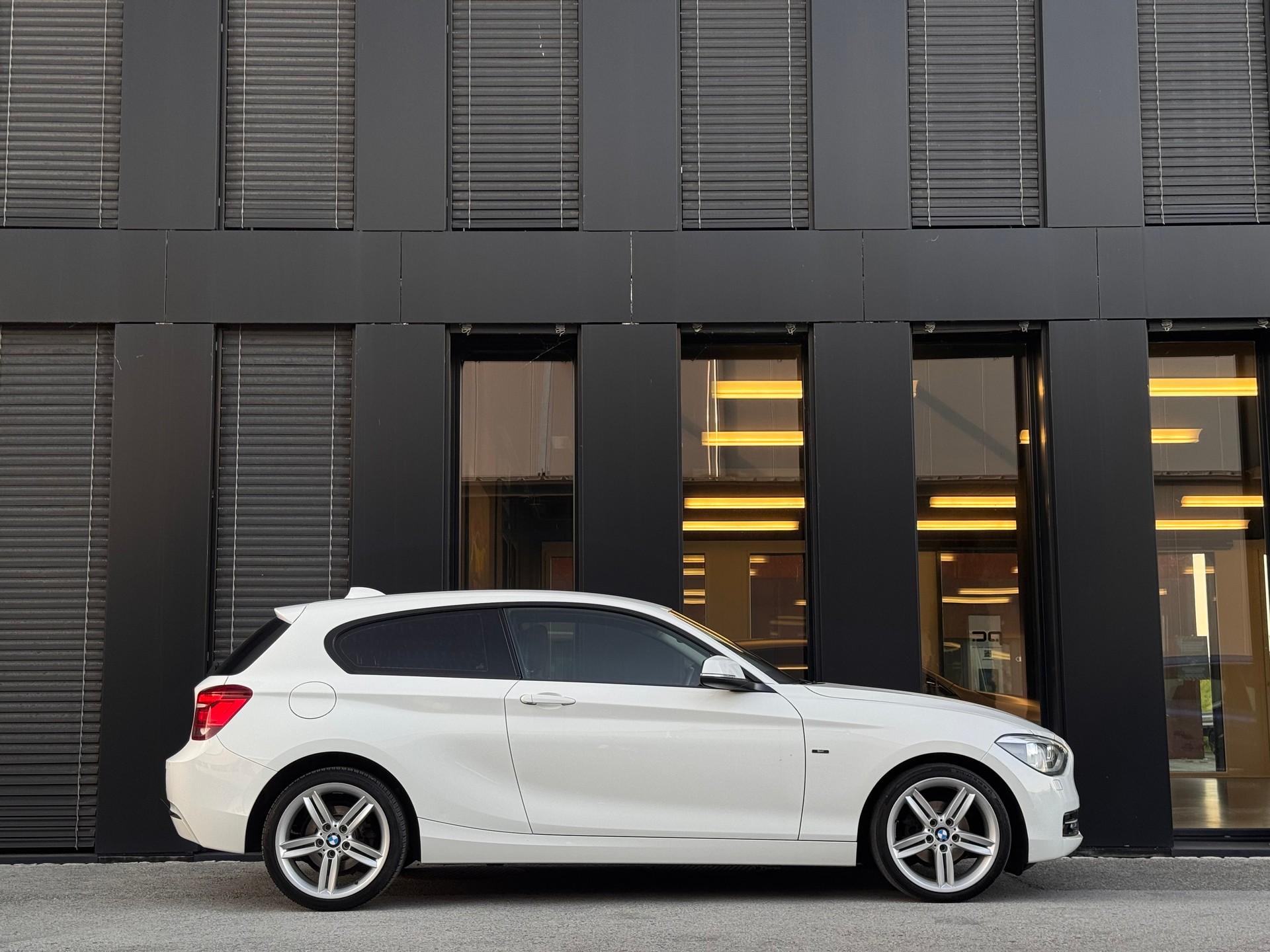 BMW 116i Sport Line Steptronic-image-9