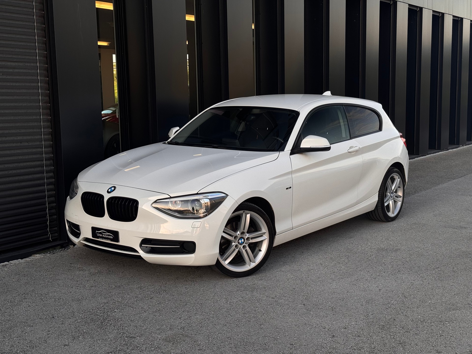 BMW 116i Sport Line Steptronic-image-0