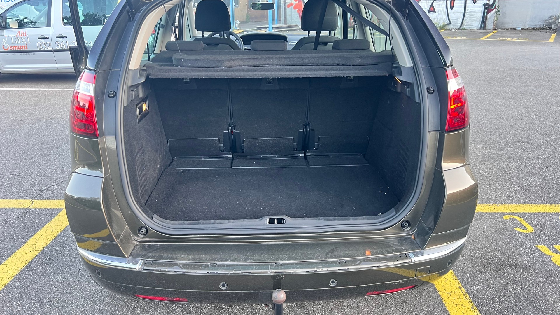 CITROEN C4 Picasso 1.6i 16V THP Swiss Style EGS6-image-6