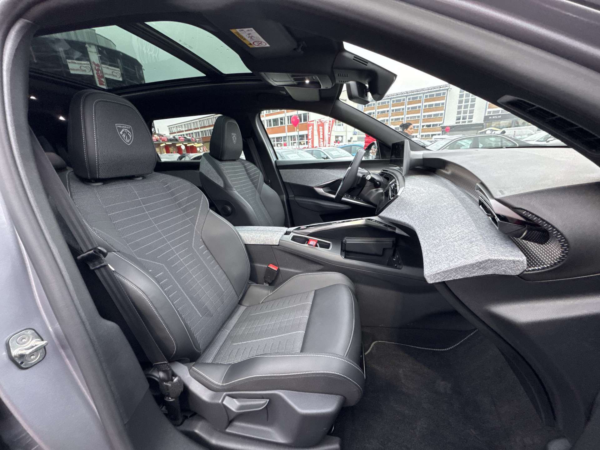 PEUGEOT 5008 145 Hybrid GT 7-Plätzer e-DCS-Automat-image-12