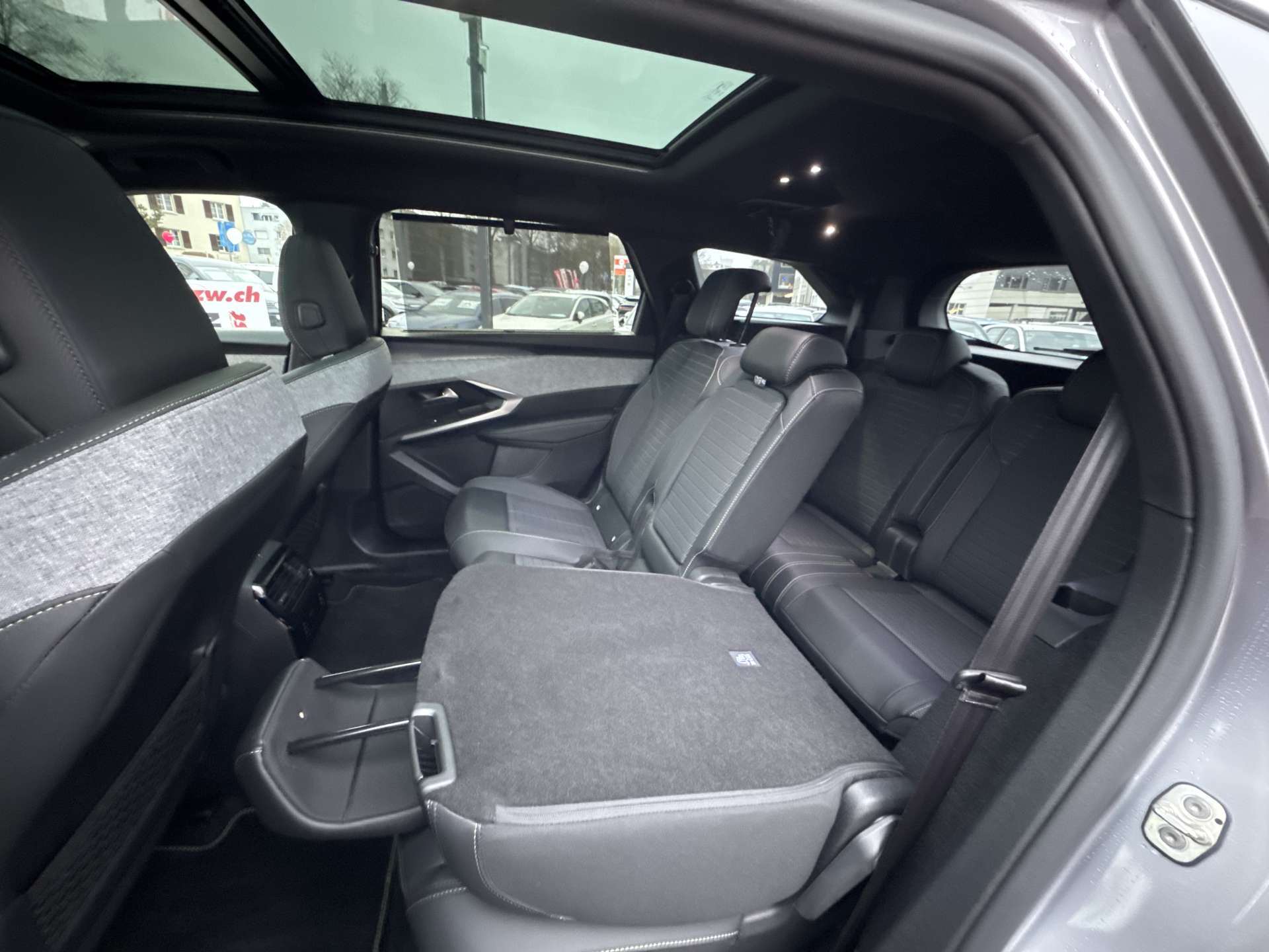 PEUGEOT 5008 145 Hybrid GT 7-Plätzer e-DCS-Automat-image-6