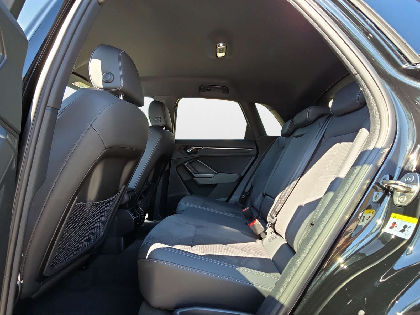 AUDI Q3 40 TDI S line quattro S-tronic-image-10