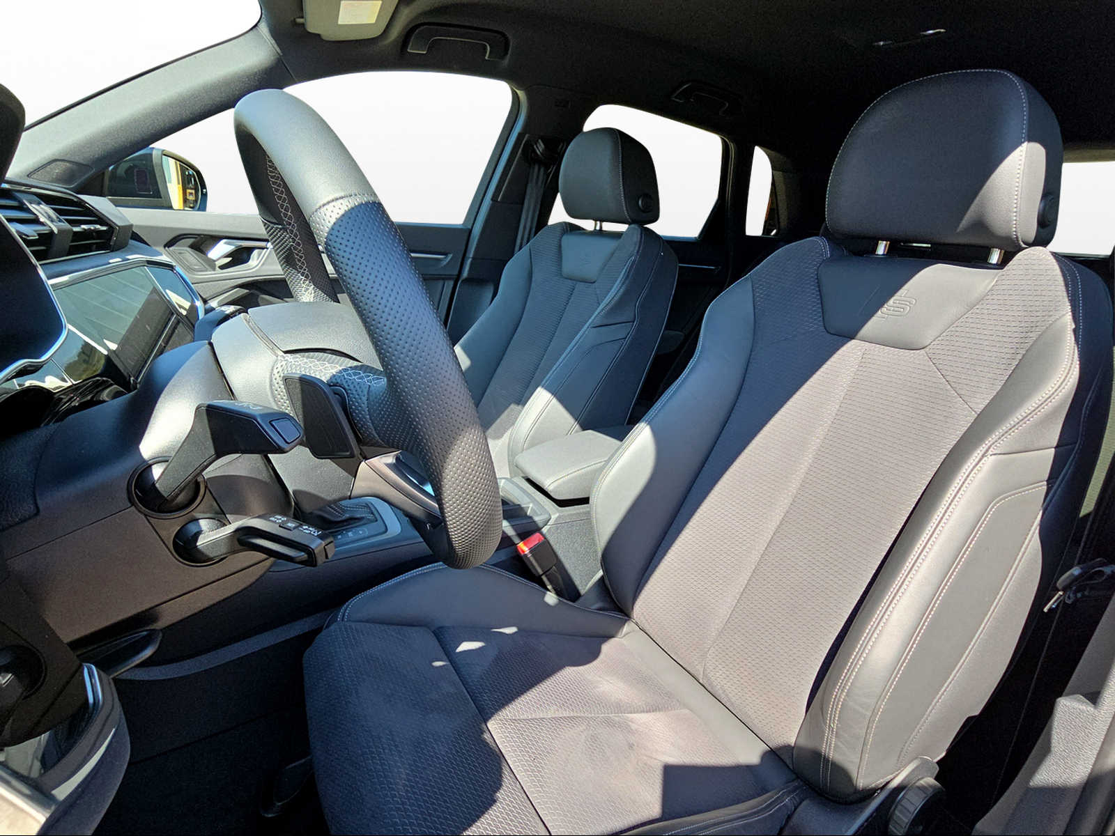 AUDI Q3 40 TDI S line quattro S-tronic-image-7
