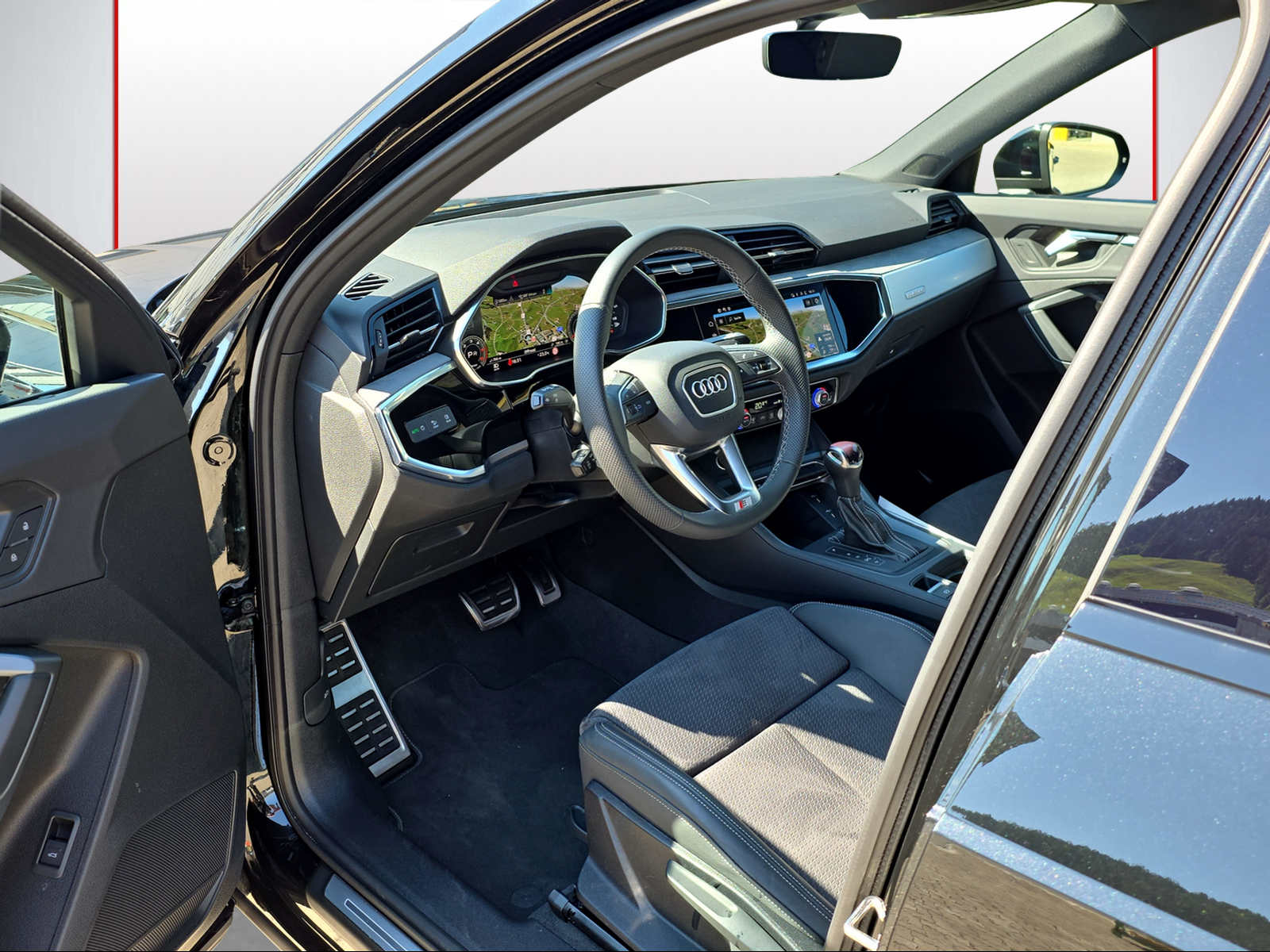 AUDI Q3 40 TDI S line quattro S-tronic-image-5