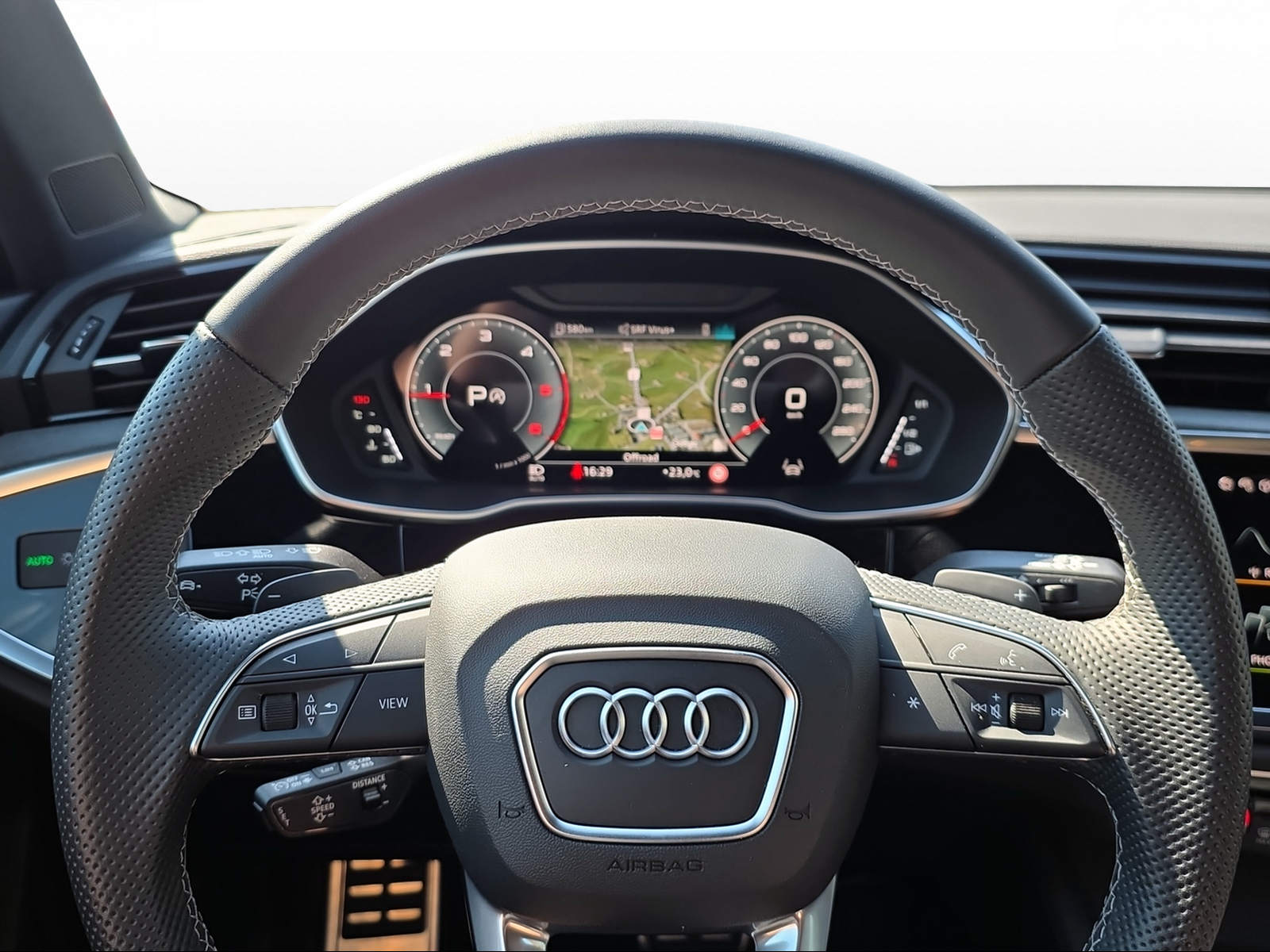 AUDI Q3 40 TDI S line quattro S-tronic-image-4