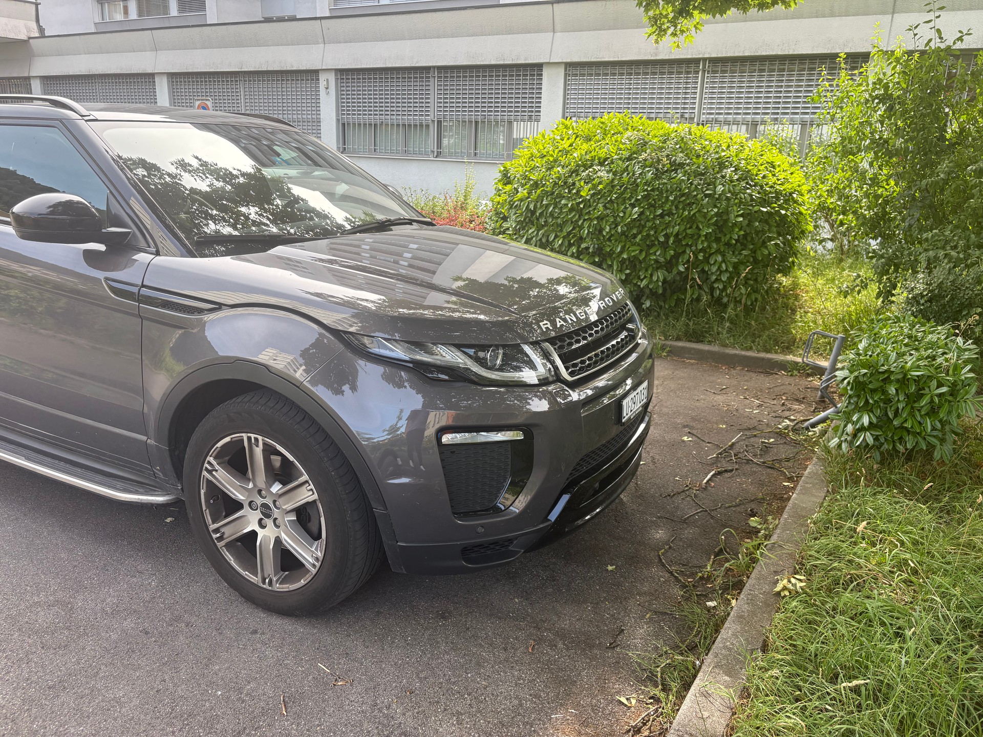 LAND ROVER Range Rover Evoque 2.0 TD4 SE AT9-image-10