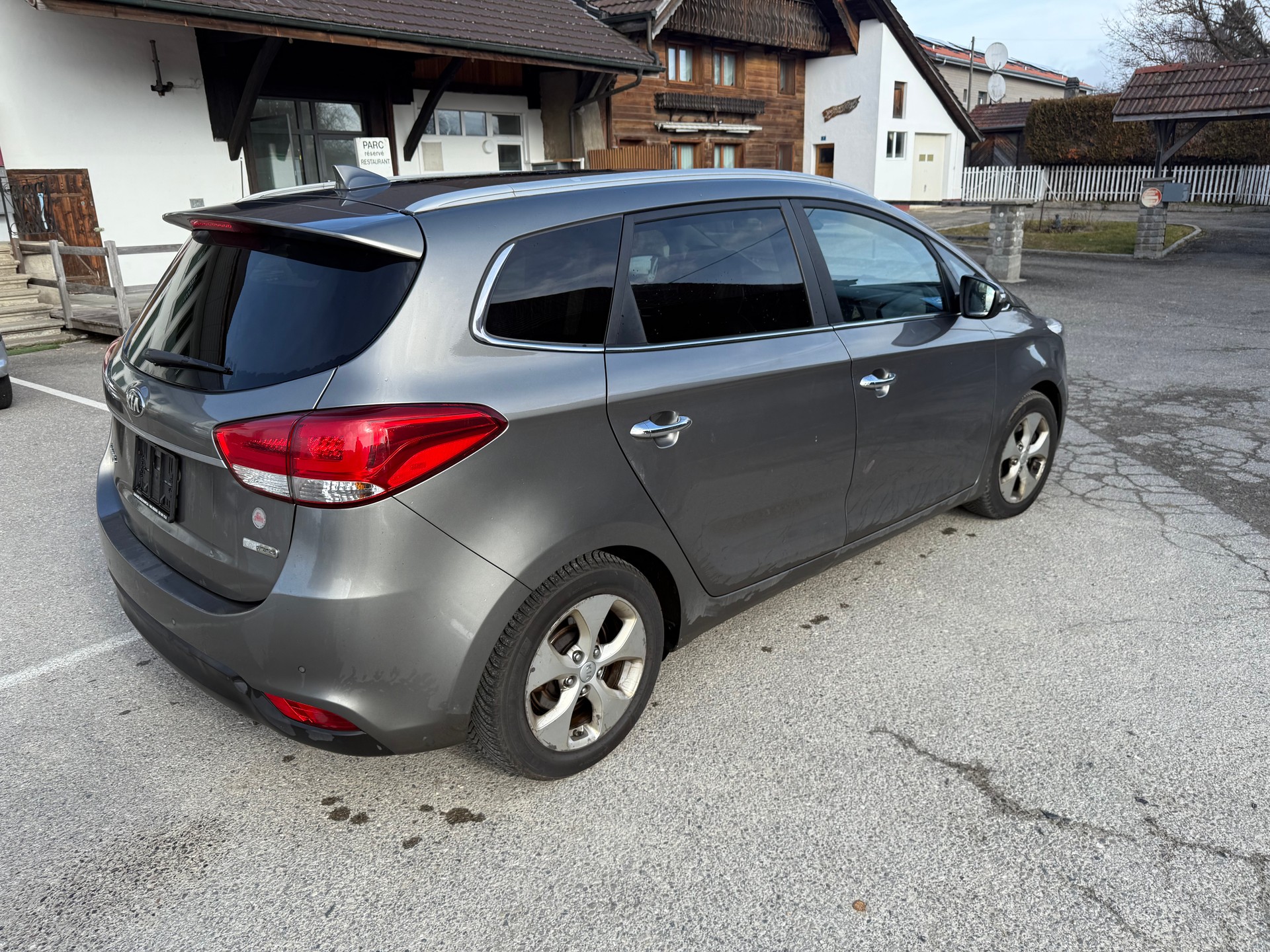 KIA Carens 1.7 CRDi Style-image-4