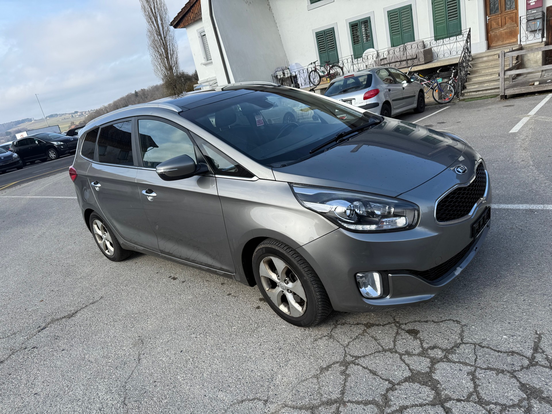 KIA Carens 1.7 CRDi Style-image-3