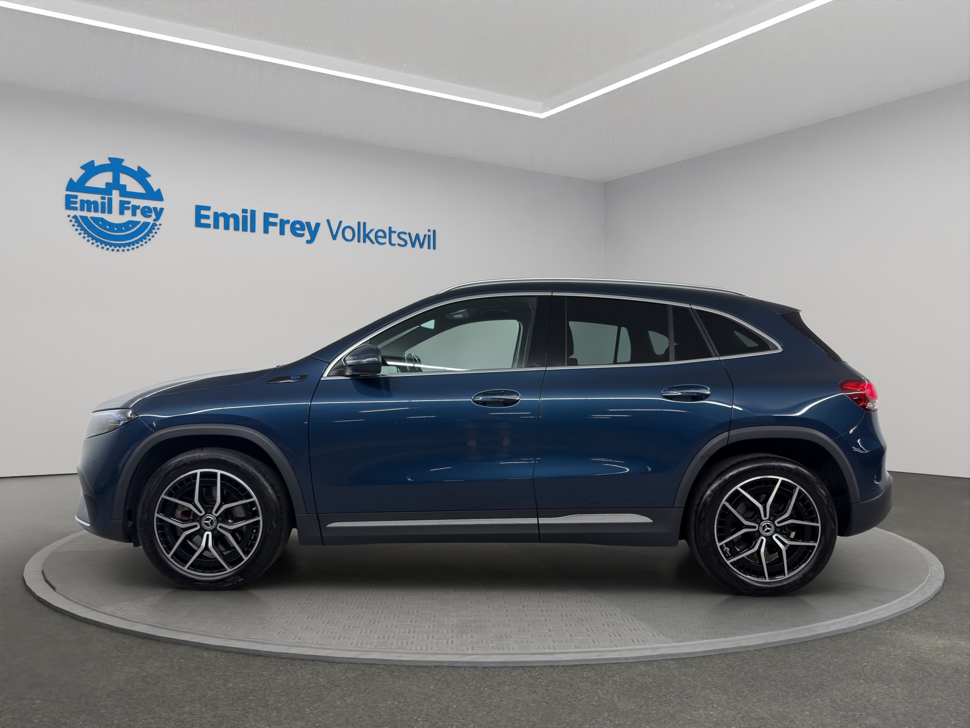 MERCEDES-BENZ EQA 250 AMG Line-showroom-element-1