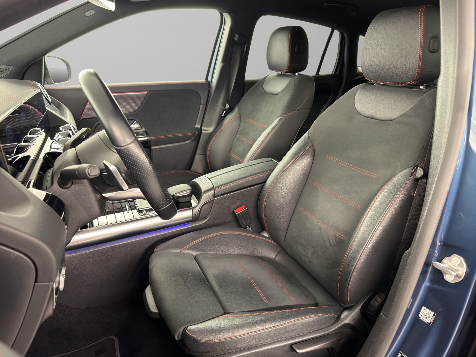 MERCEDES-BENZ EQA 250 AMG Line-image-7