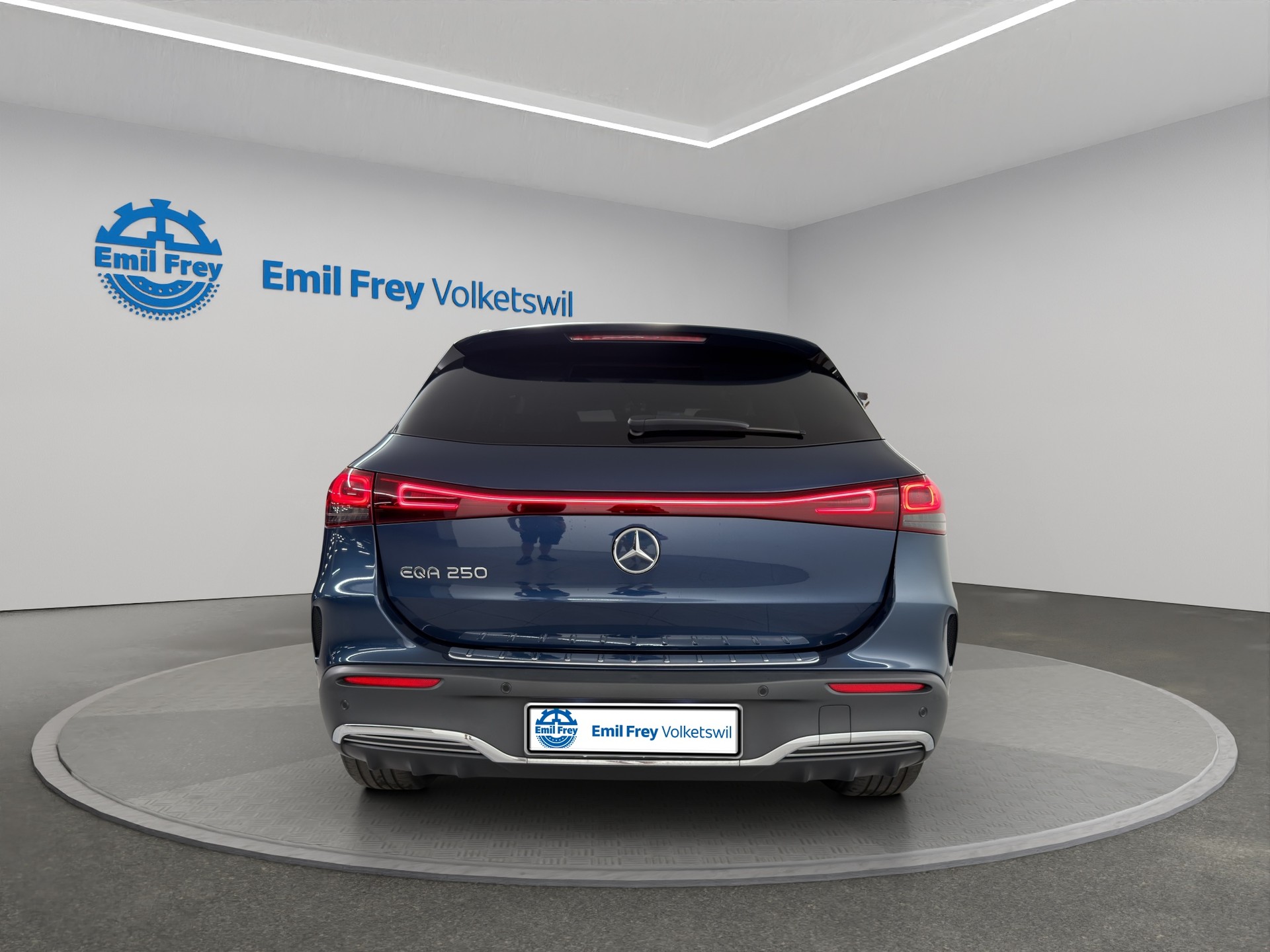 MERCEDES-BENZ EQA 250 AMG Line-image-5