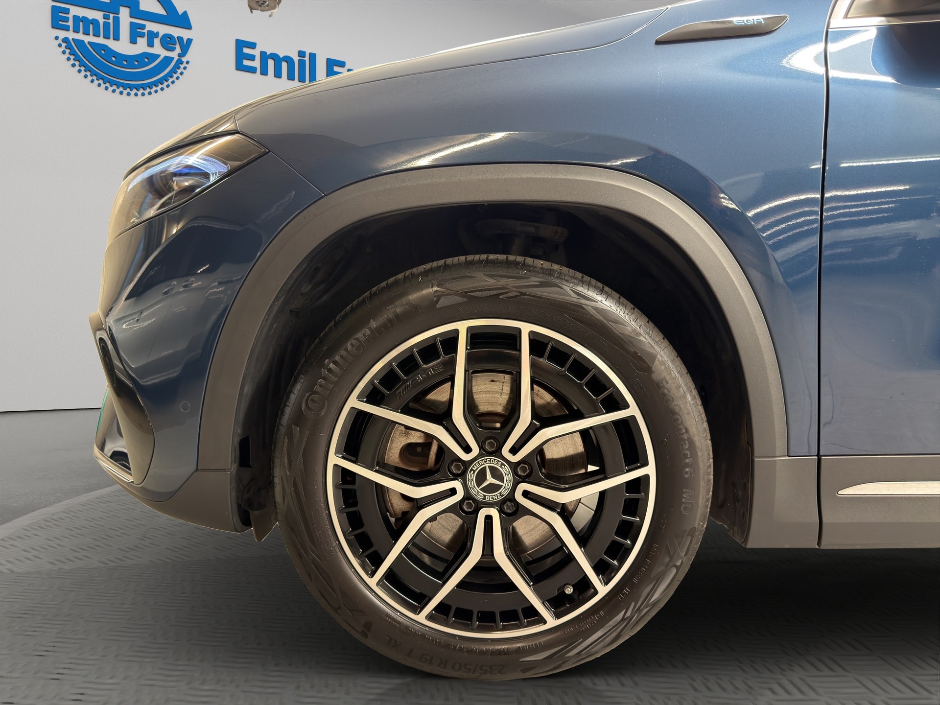 MERCEDES-BENZ EQA 250 AMG Line-showroom-element-3