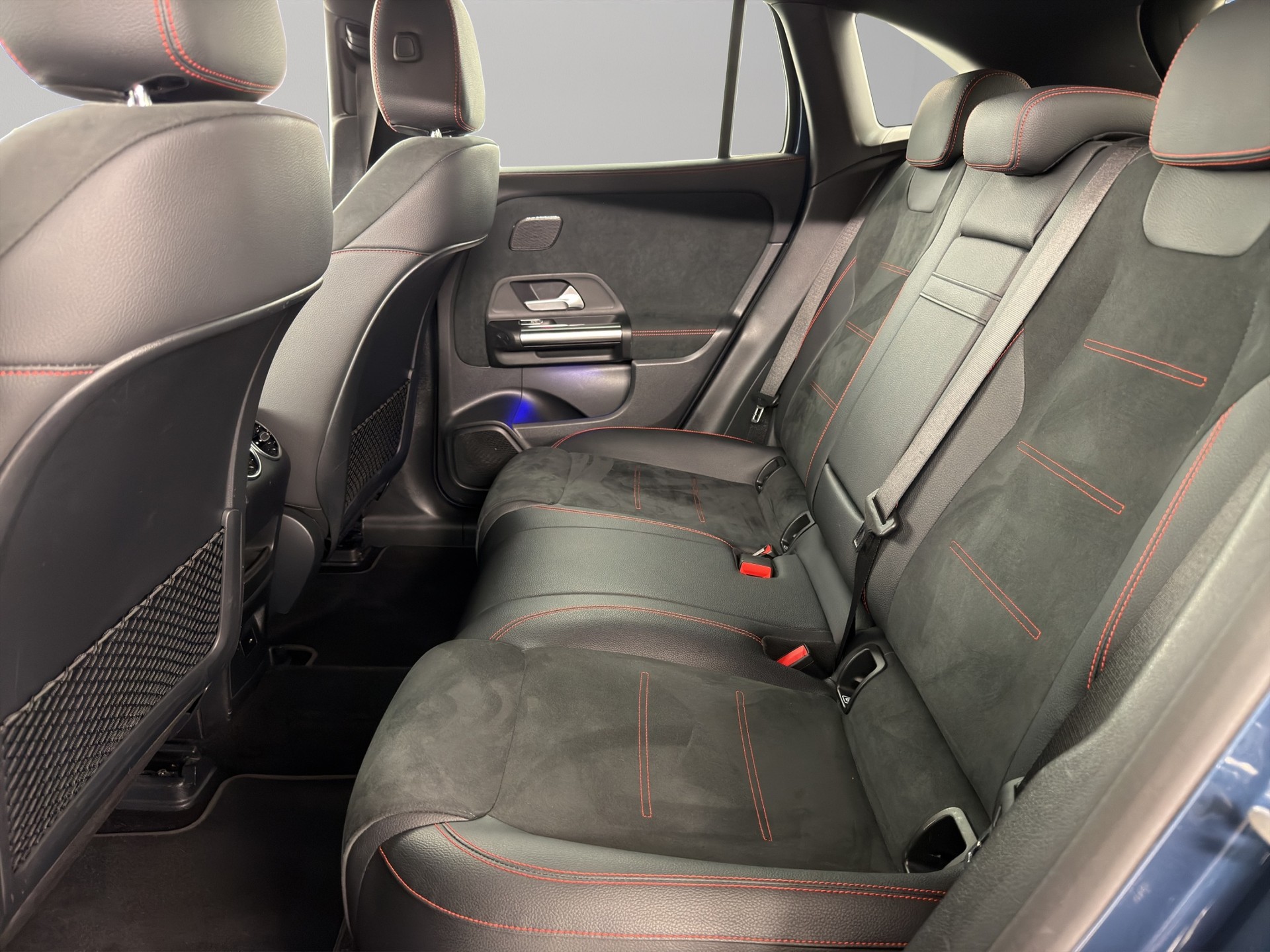 MERCEDES-BENZ EQA 250 AMG Line-image-8