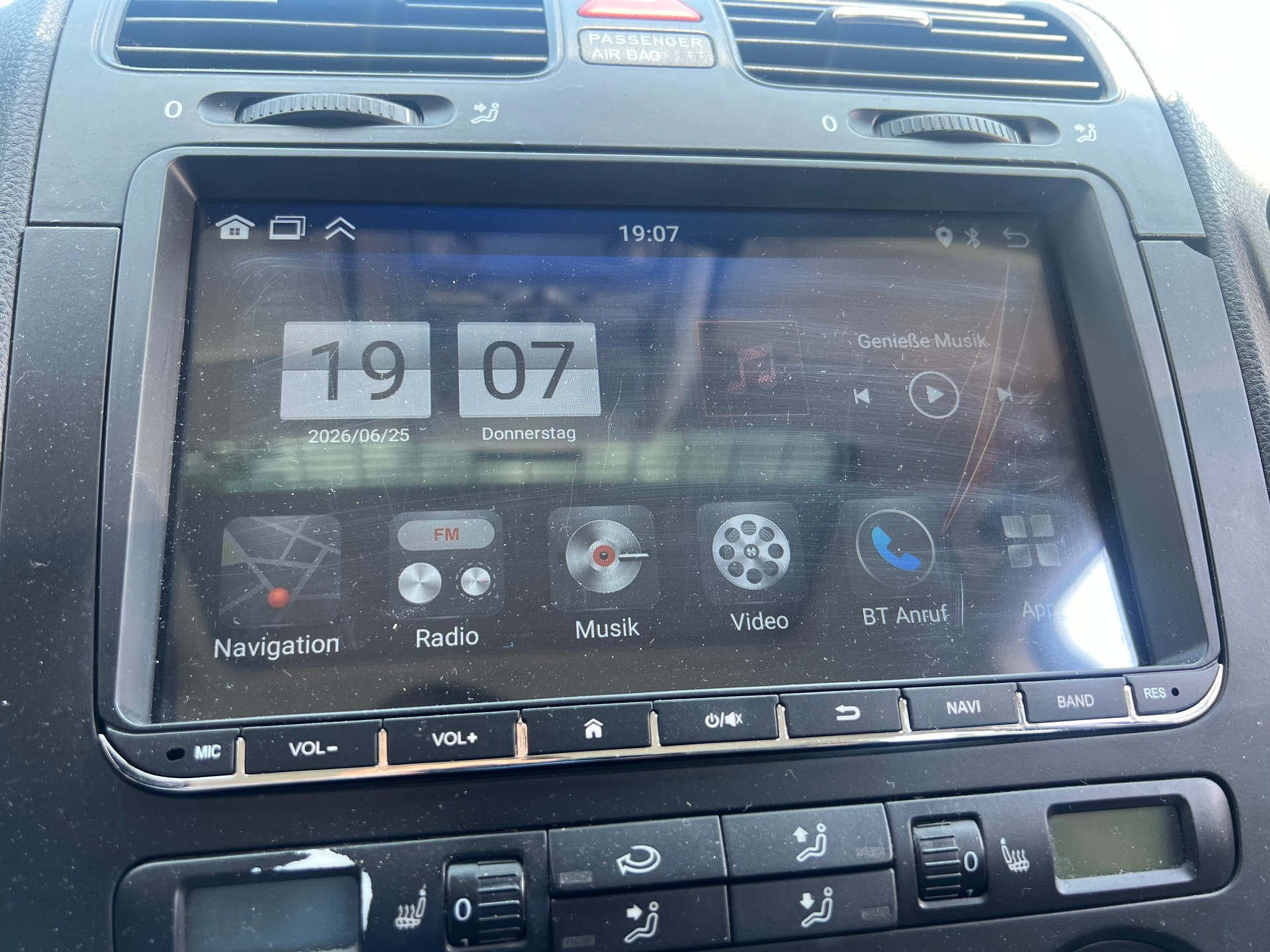 VW Jetta 2.0 FSI Turbo Sportline *200 PS*-image-10