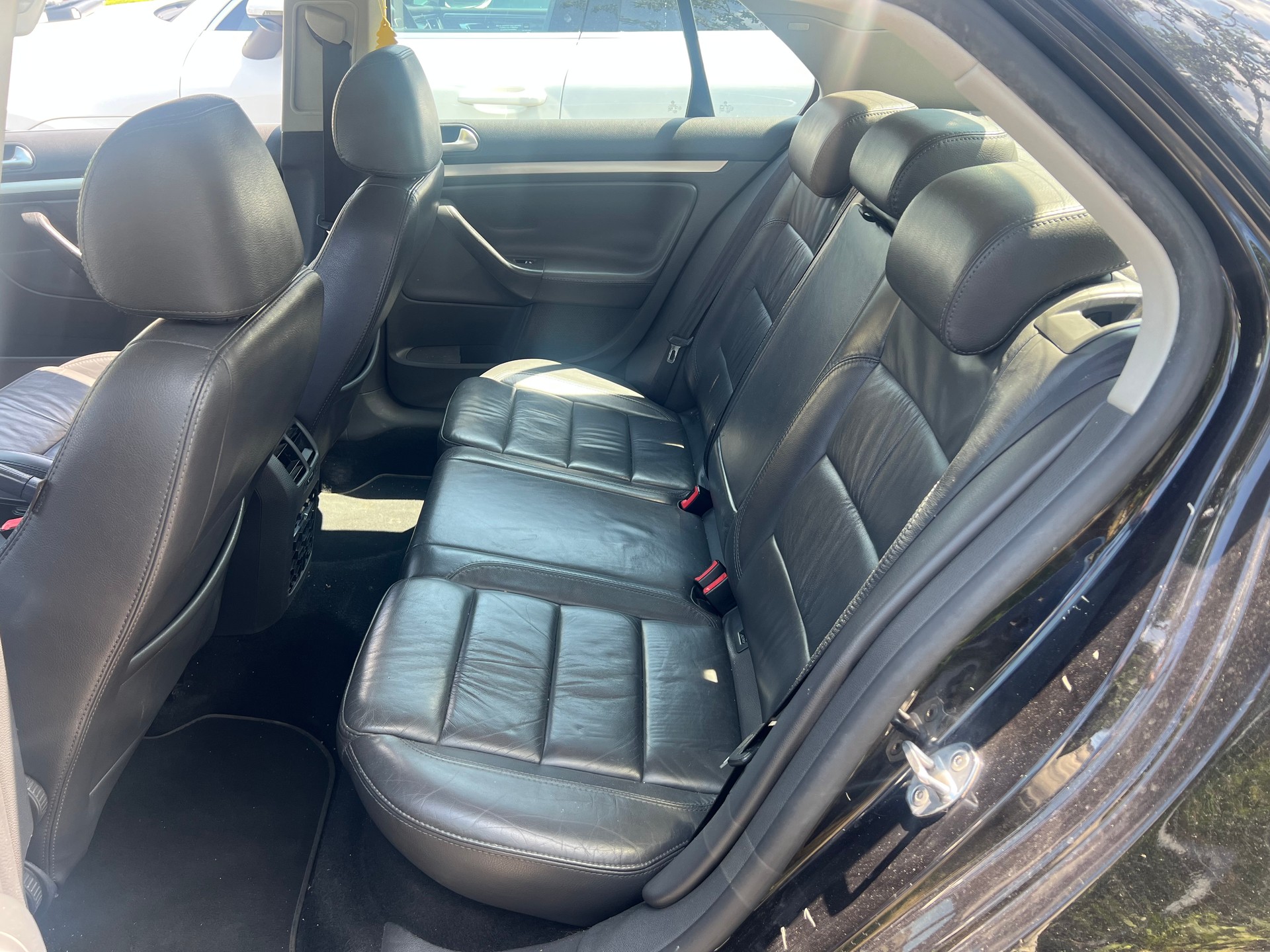 VW Jetta 2.0 FSI Turbo Sportline *200 PS*-image-8