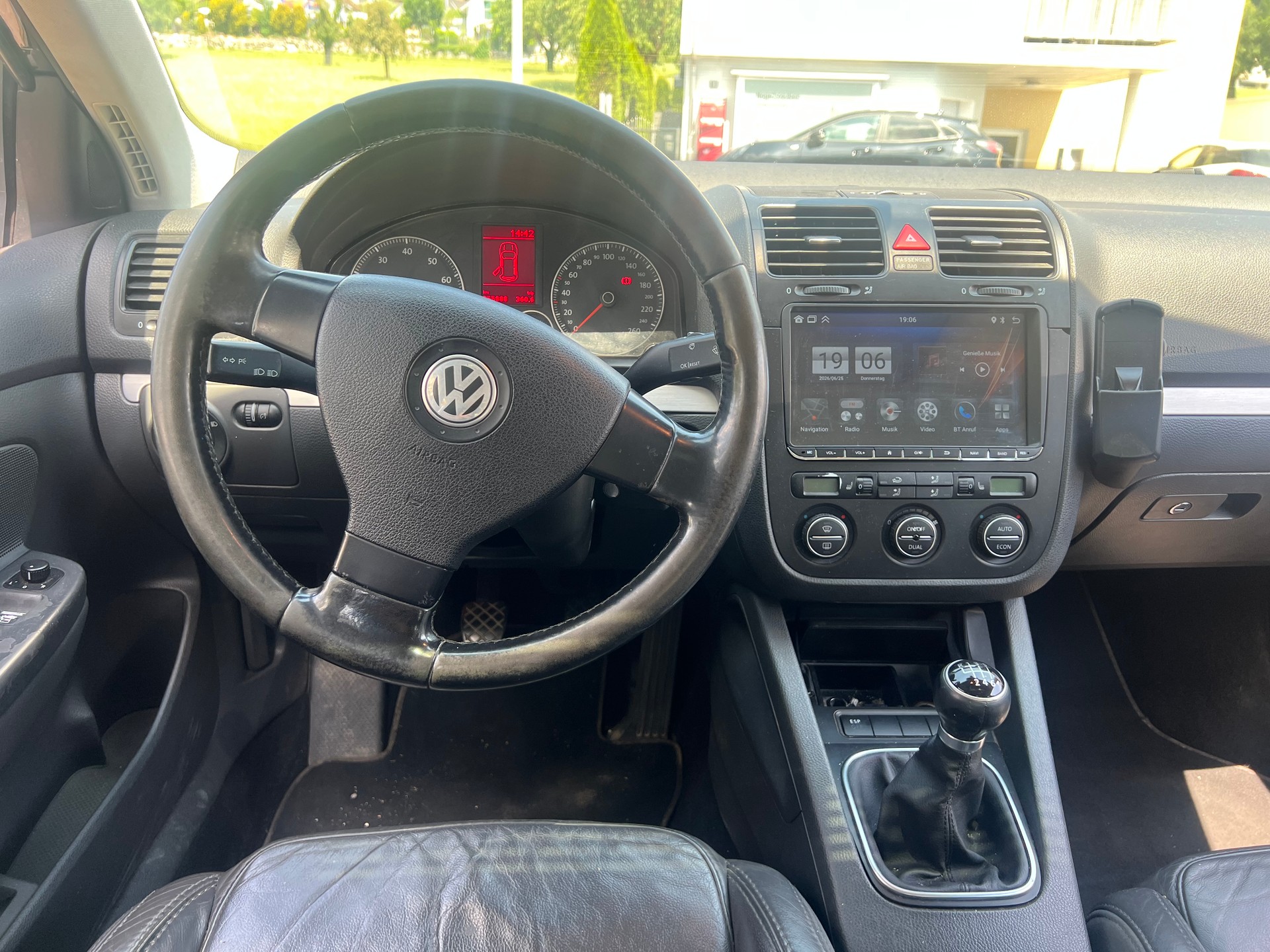 VW Jetta 2.0 FSI Turbo Sportline *200 PS*-image-6