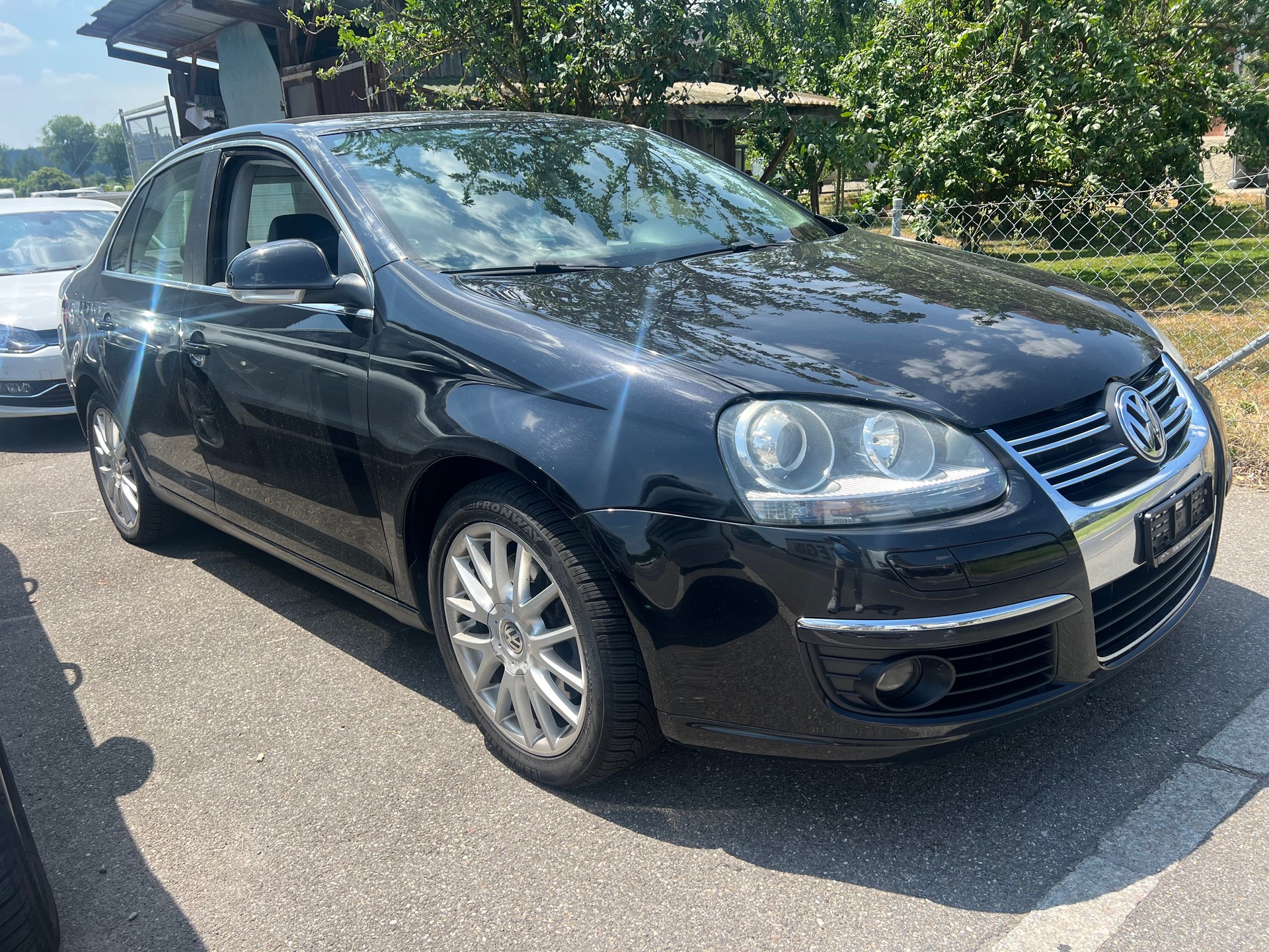 VW Jetta 2.0 FSI Turbo Sportline *200 PS*-image-2