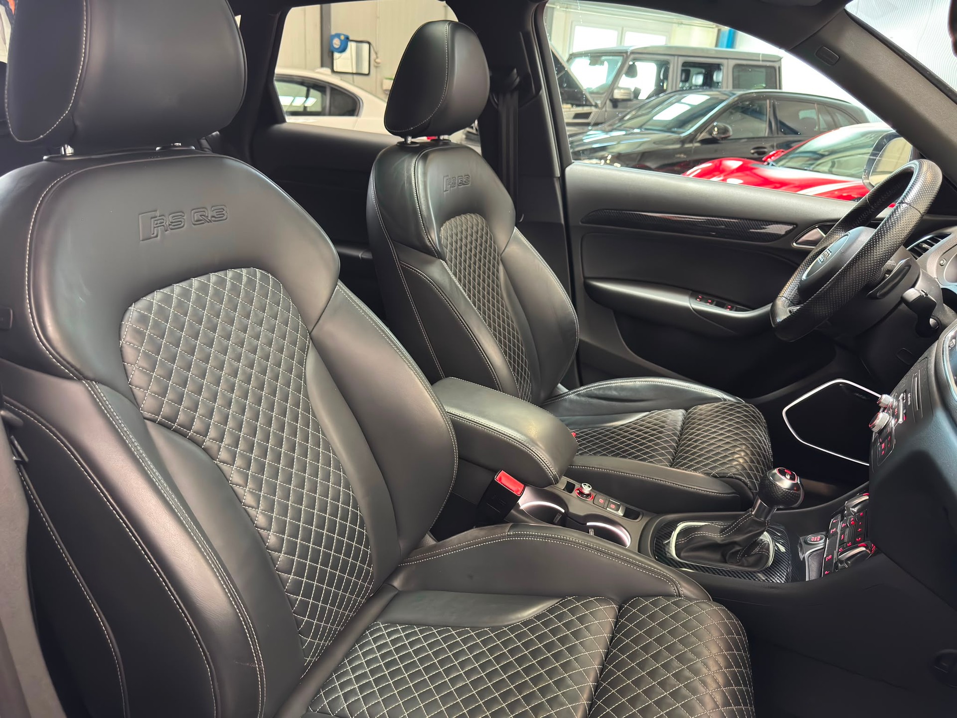 AUDI RS Q3 2.5 TFSI quattro S-Tronic-image-8