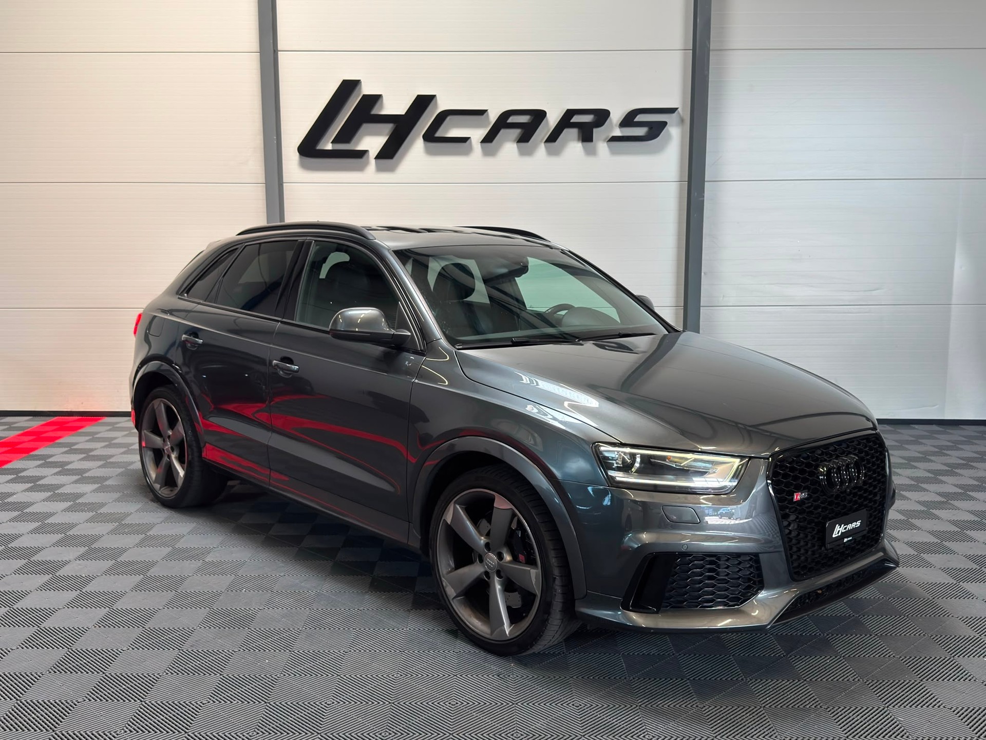 AUDI RS Q3 2.5 TFSI quattro S-Tronic-image-5