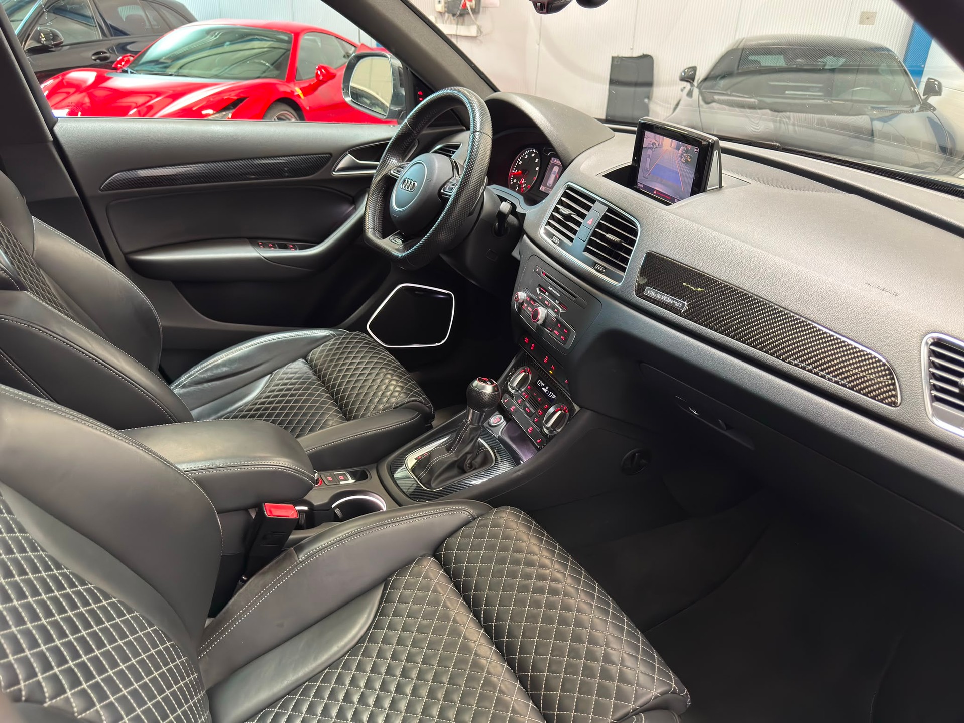 AUDI RS Q3 2.5 TFSI quattro S-Tronic-image-9