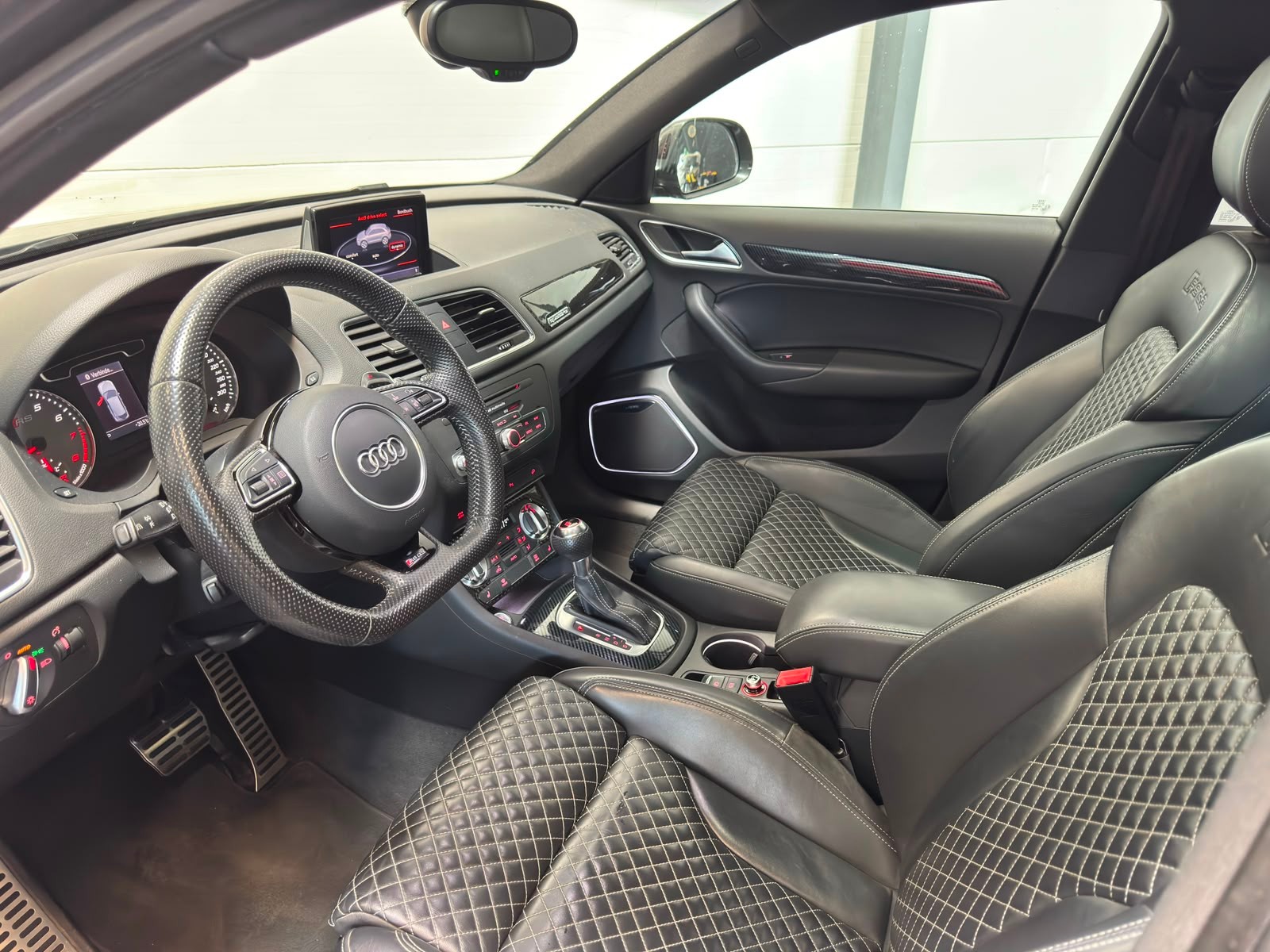 AUDI RS Q3 2.5 TFSI quattro S-Tronic-image-12