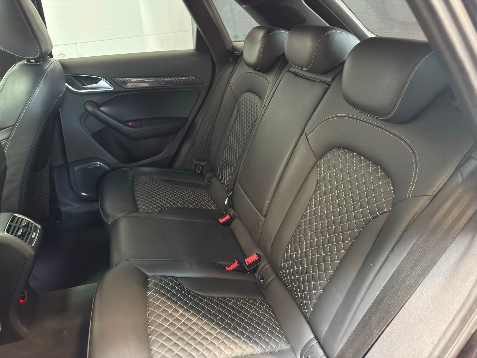 AUDI RS Q3 2.5 TFSI quattro S-Tronic-image-11