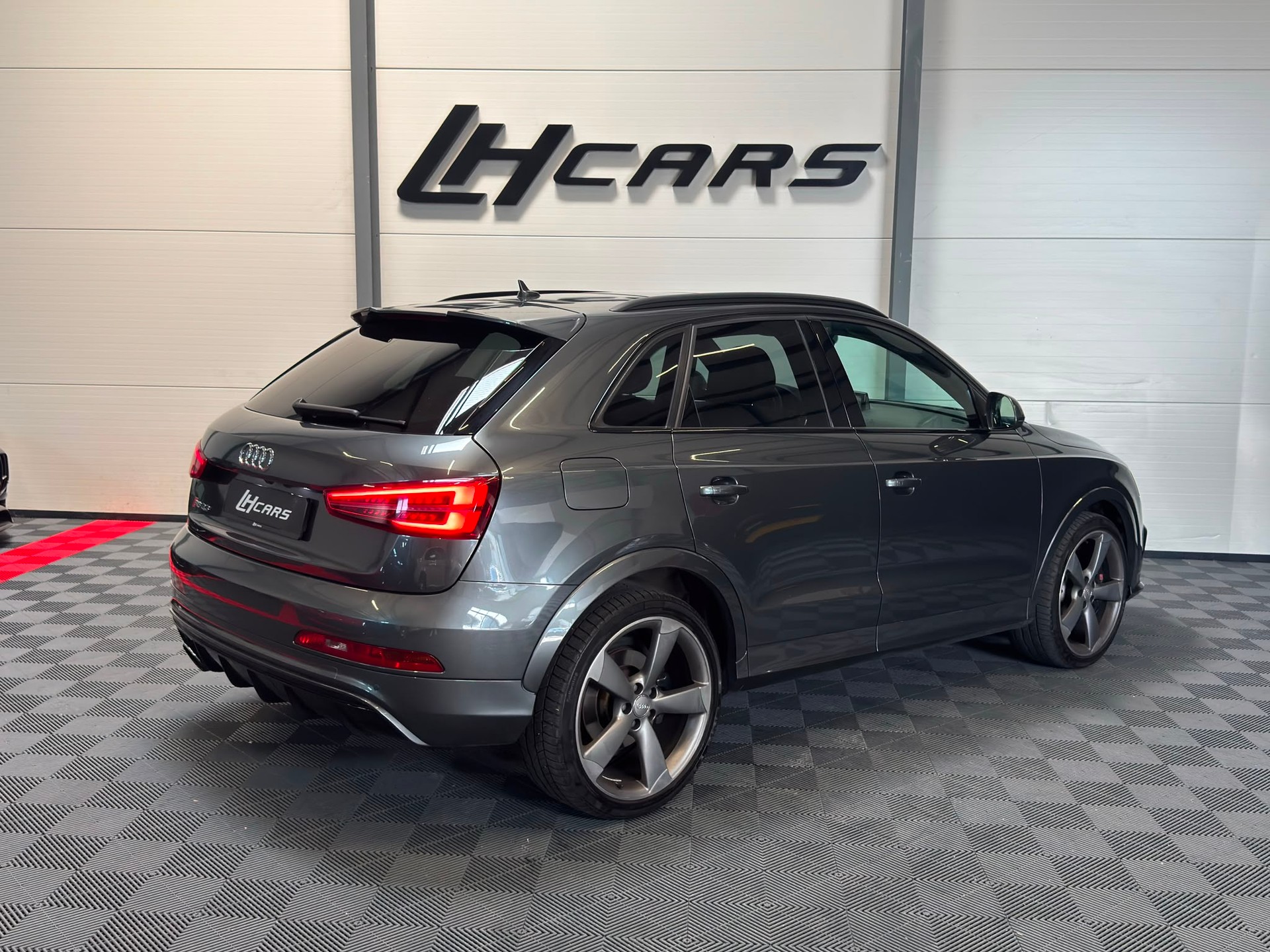 AUDI RS Q3 2.5 TFSI quattro S-Tronic-image-3