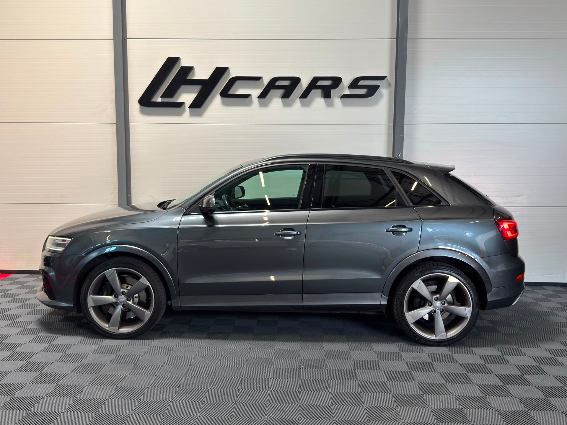 AUDI RS Q3 2.5 TFSI quattro S-Tronic-image-1