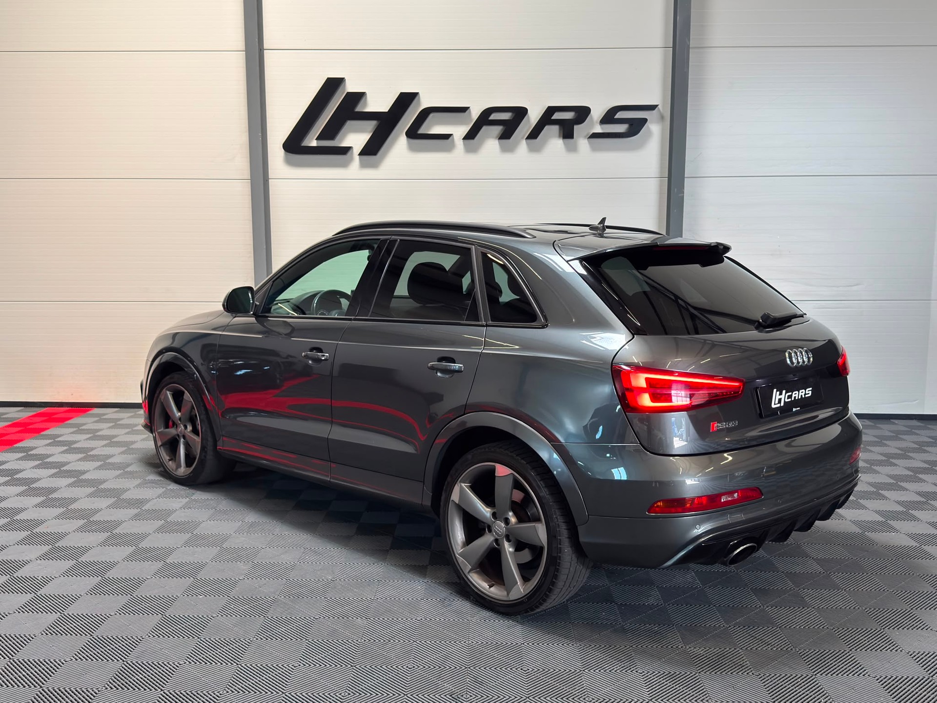 AUDI RS Q3 2.5 TFSI quattro S-Tronic-image-2