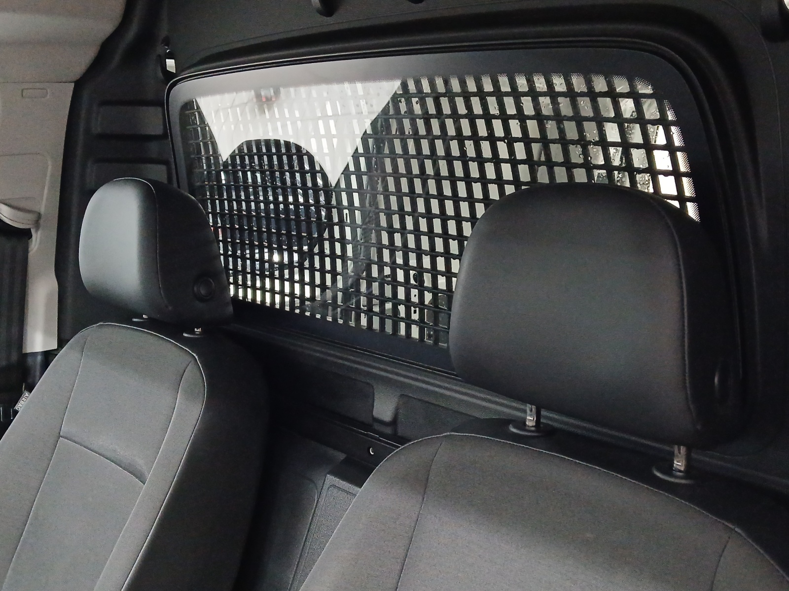 VW Caddy Cargo 2.0TDI 4Motion-image-11