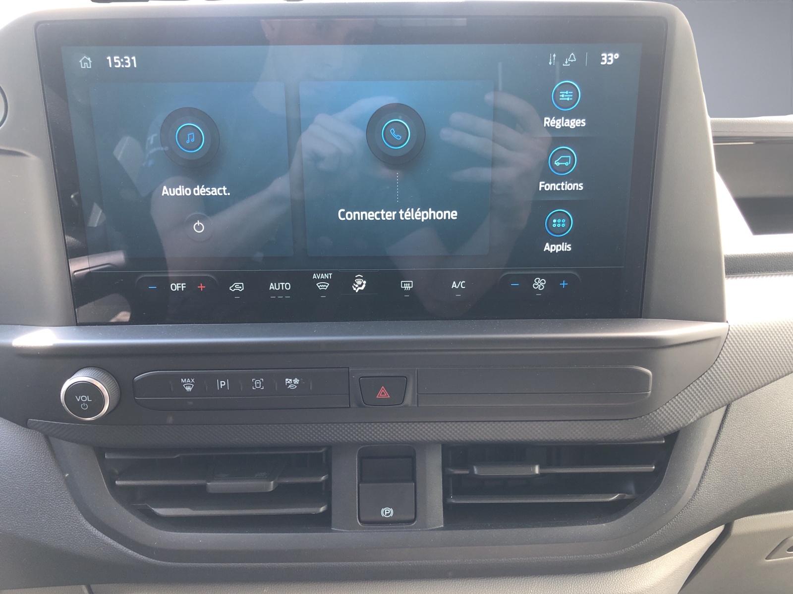 FORD E-Transit C van 320 L1 Trend-image-10