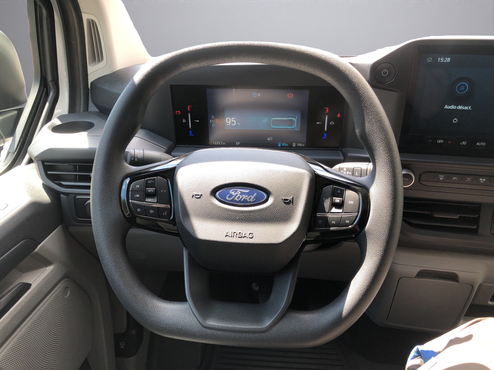 FORD E-Transit C van 320 L1 Trend-image-5