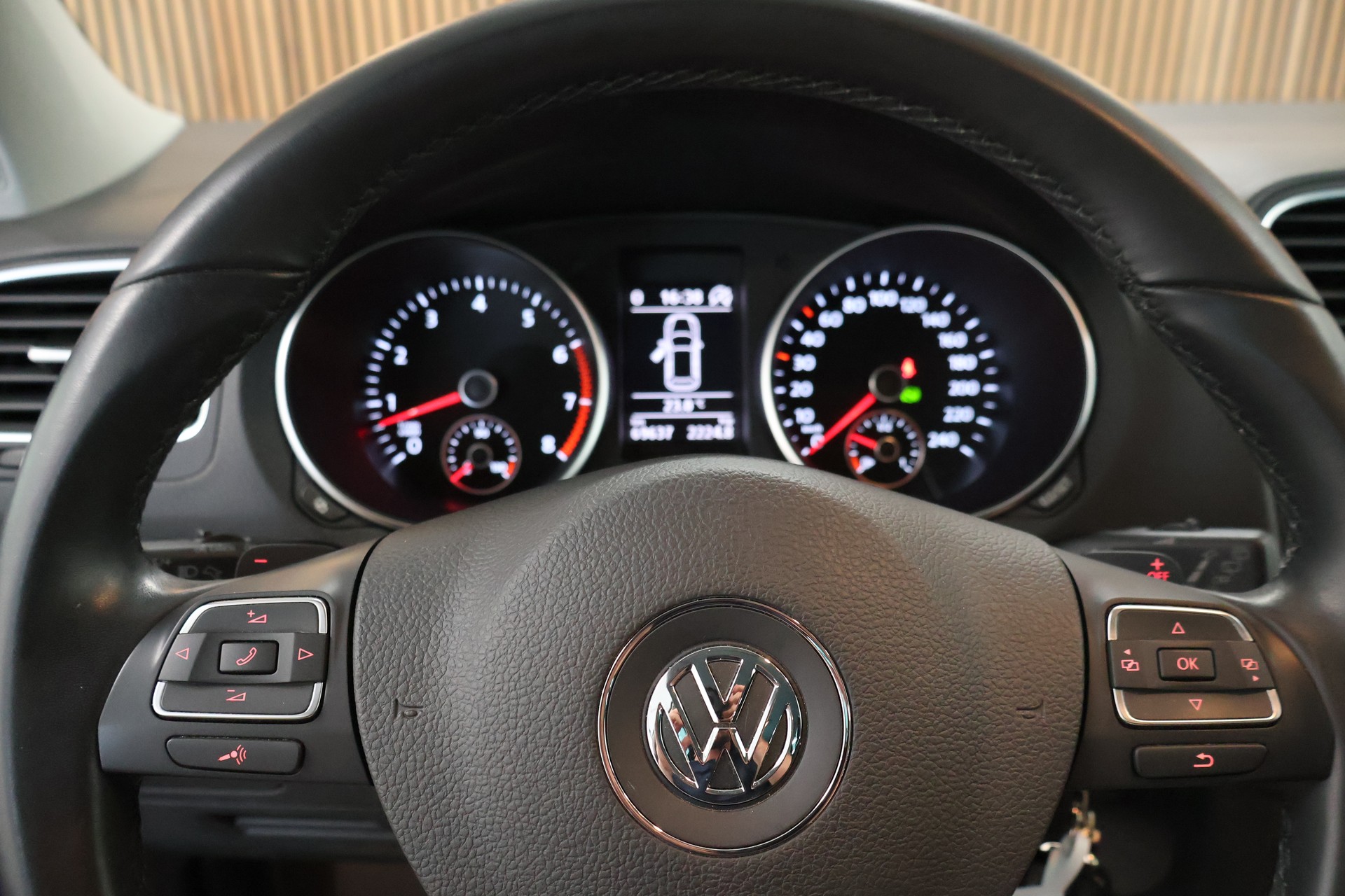 VW Golf 1.2 TSI BlueMotion Technology Team DSG-image-27