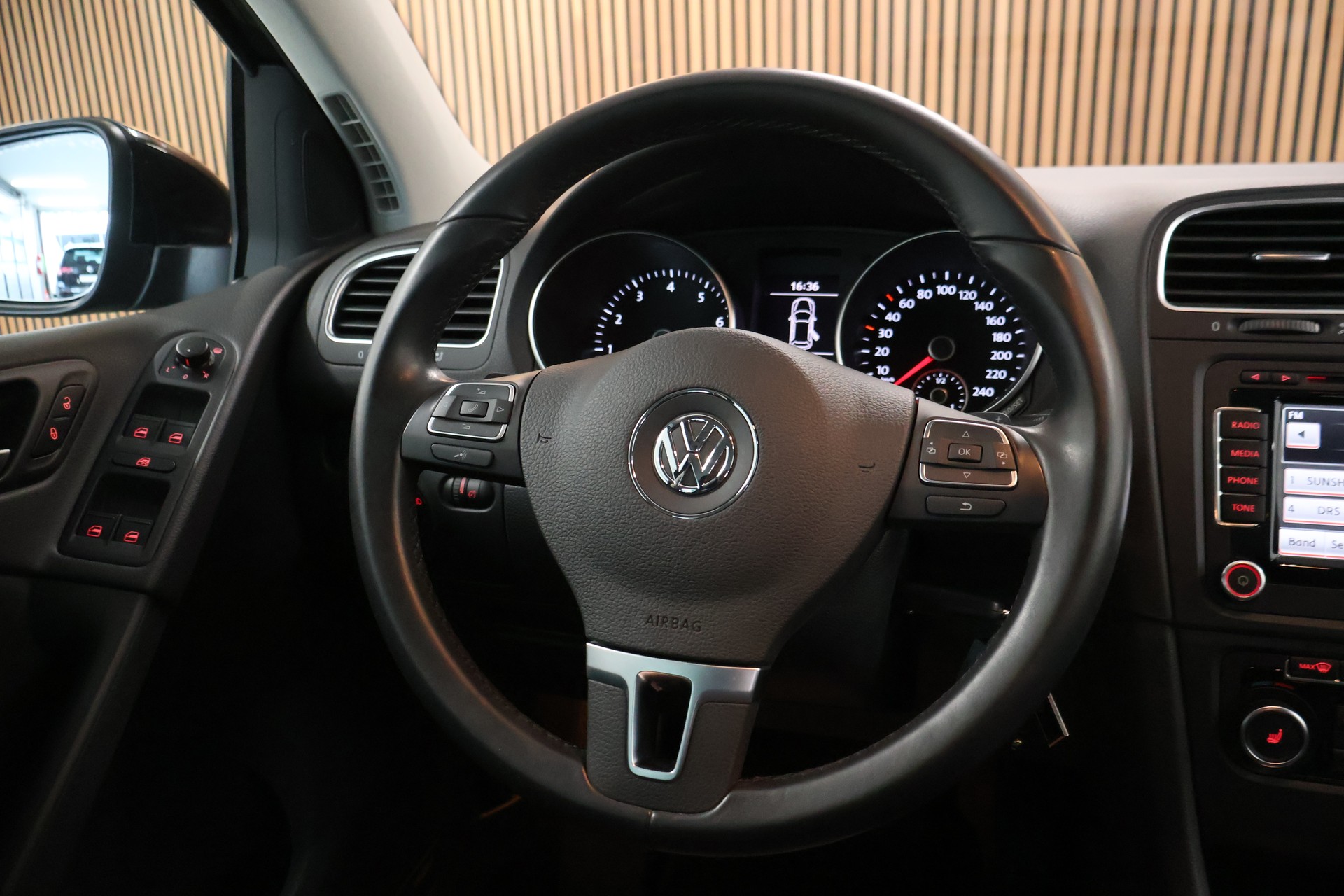 VW Golf 1.2 TSI BlueMotion Technology Team DSG-image-17