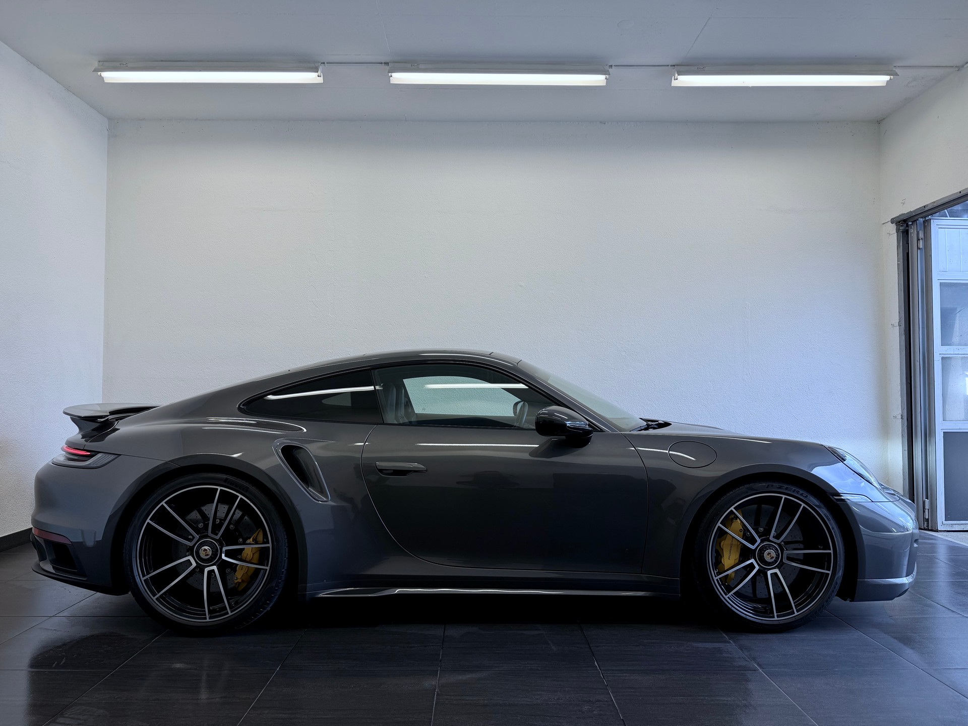 PORSCHE 911 Turbo S PDK *Porsche Approved Garantie bis 03.2029*-showroom-element-3