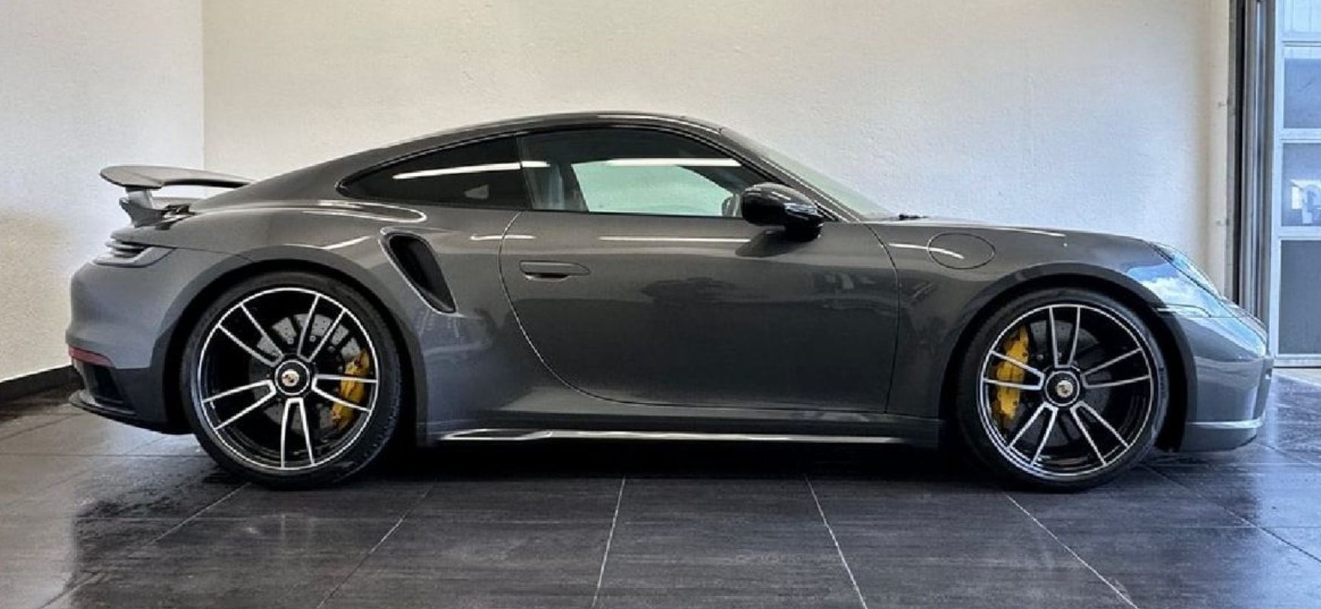 PORSCHE 911 Turbo S PDK-showroom-element-1