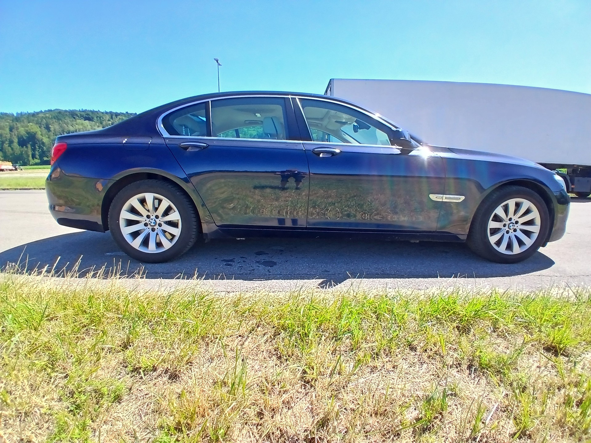 BMW 750i xDrive-image-5