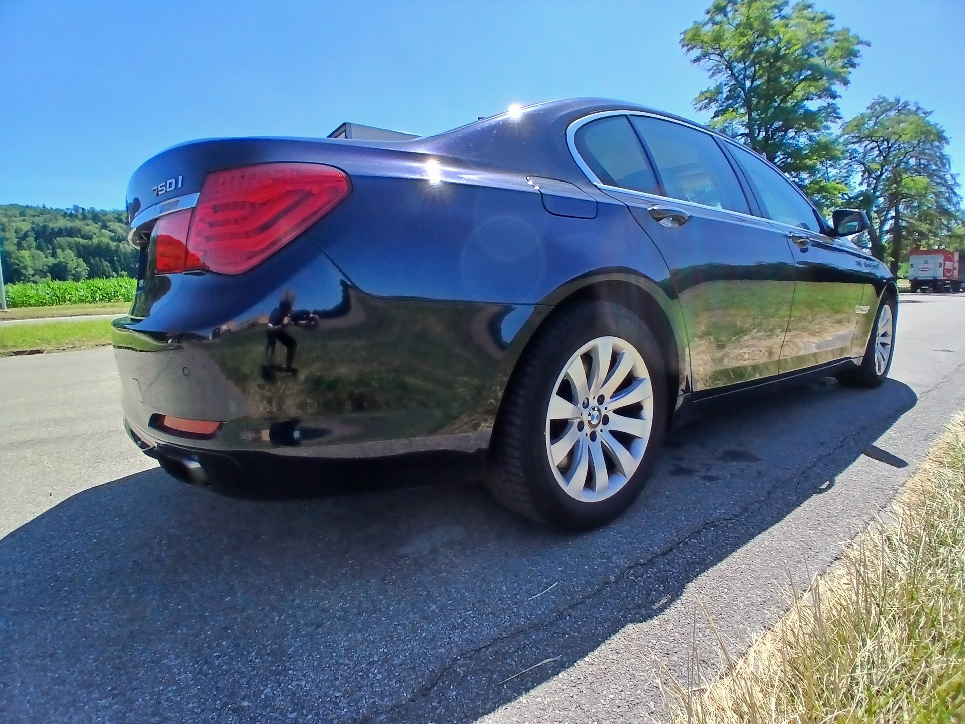 BMW 750i xDrive-image-4