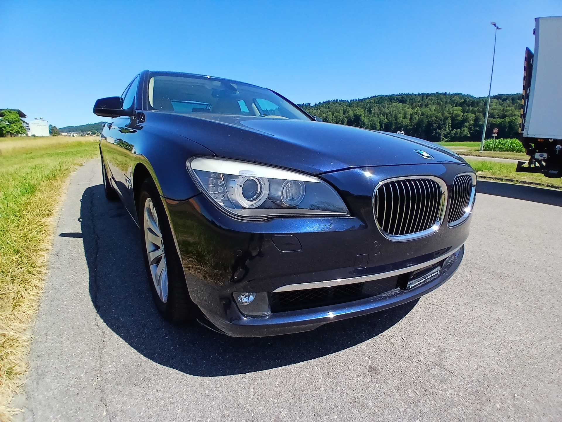 BMW 750i xDrive-image-6