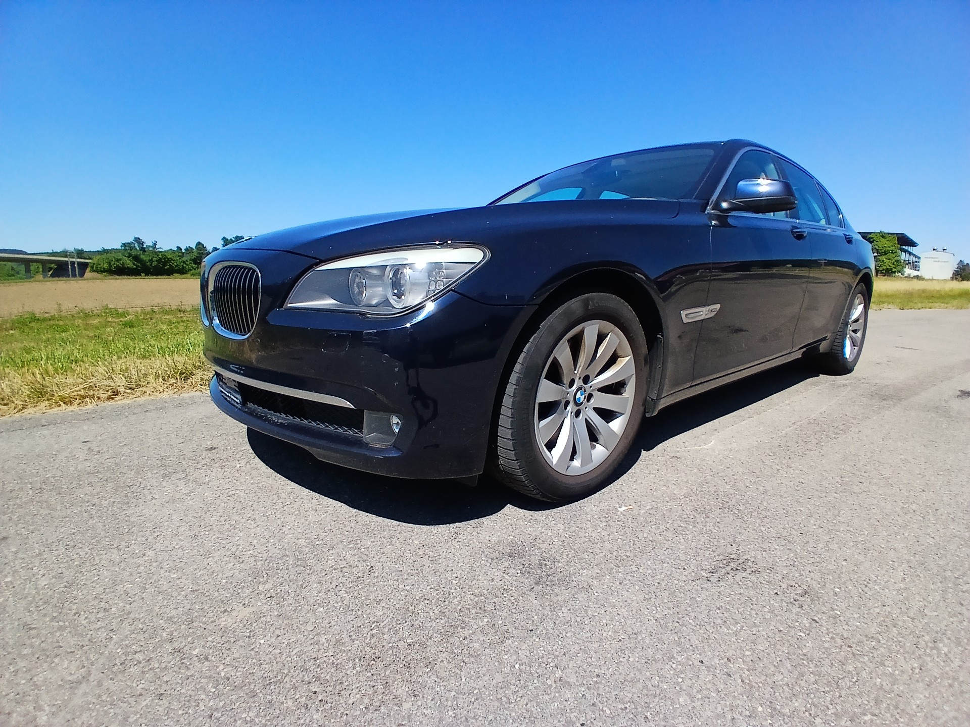 BMW 750i xDrive-image-0