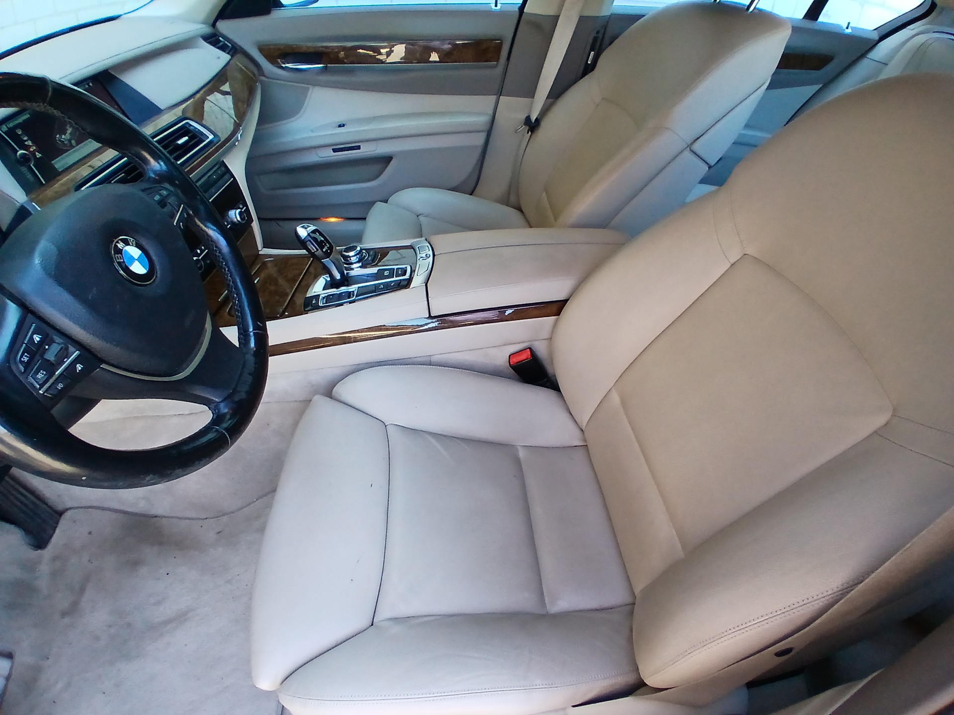 BMW 750i xDrive-image-8