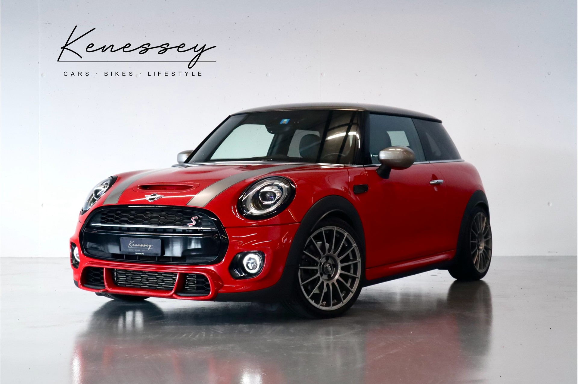 MINI COOPER S | HANDSCHALTUNG | OZ FELGEN | SPORTAUSPUFF | SPORTFAHRWERK | JÄHRLICHER SERVICE-image-0