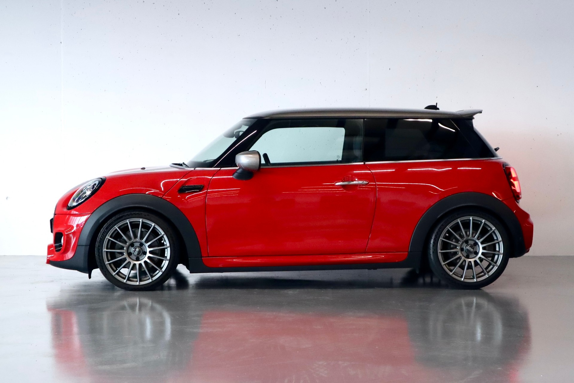 MINI COOPER S | HANDSCHALTUNG | OZ FELGEN | SPORTAUSPUFF | SPORTFAHRWERK | JÄHRLICHER SERVICE-image-1