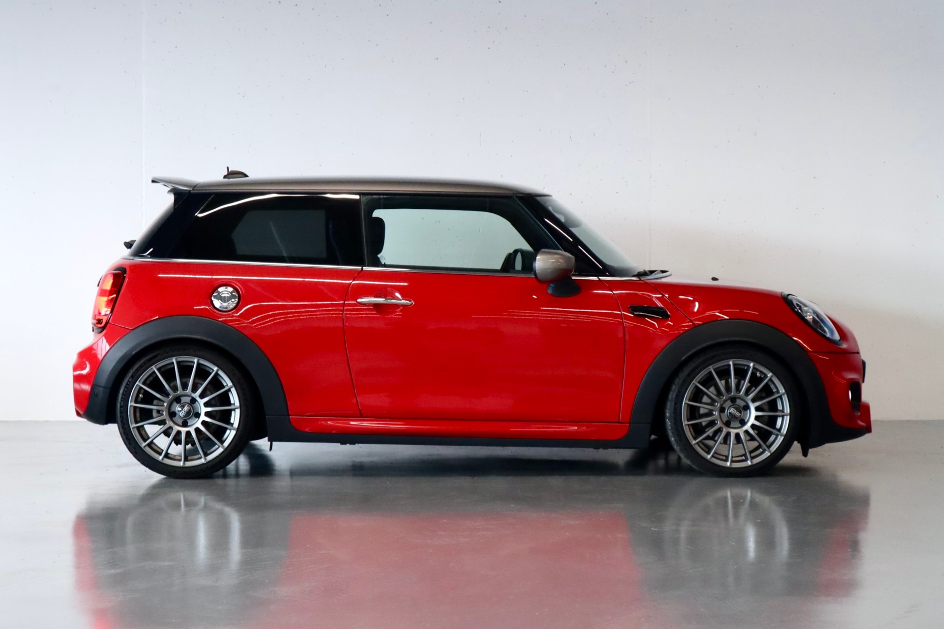MINI COOPER S | HANDSCHALTUNG | OZ FELGEN | SPORTAUSPUFF | SPORTFAHRWERK | JÄHRLICHER SERVICE-image-2