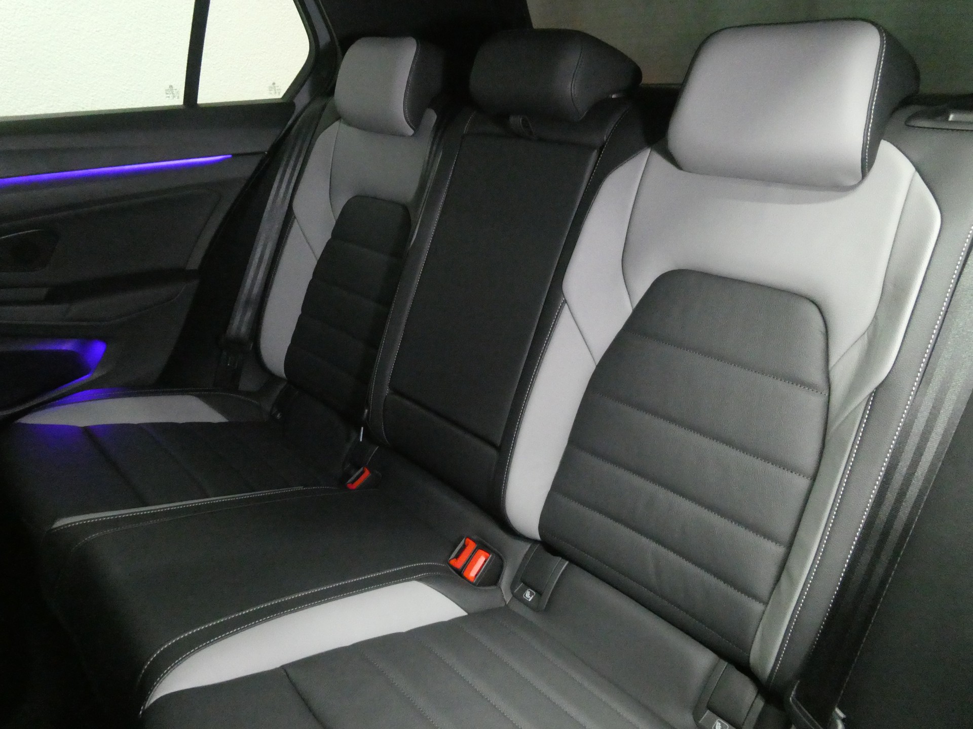 VW Golf 2.0 TDI GTD DSG - Panorama - Leder - Harman/Kardon - Head-Up - AHK - Kamera - 200 PS-image-11